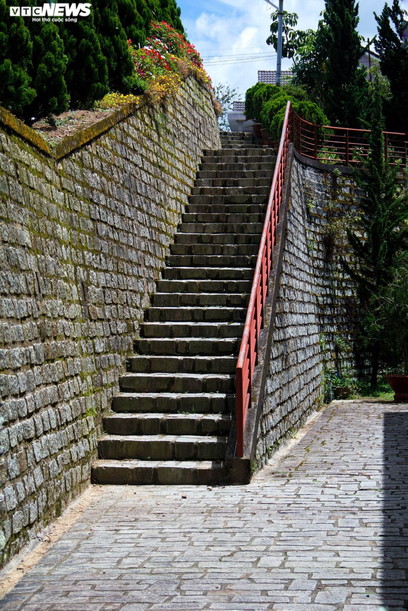 Ảnh: Chiêm ngưỡng kiến trúc độc đáo của nhà thờ Du Sinh, Đà Lạt - 9