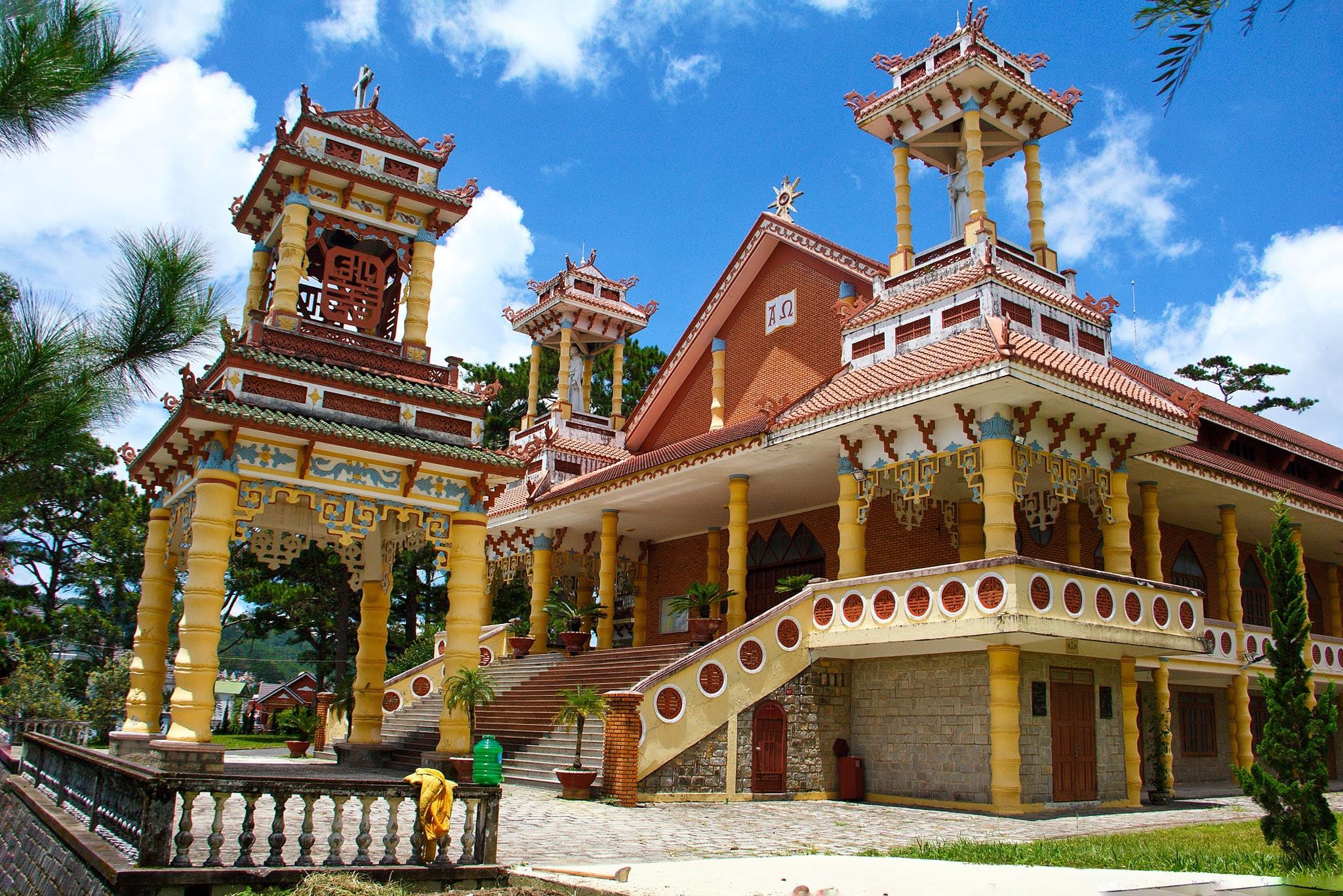 Ảnh: Chiêm ngưỡng kiến trúc độc đáo của nhà thờ Du Sinh, Đà Lạt - 15