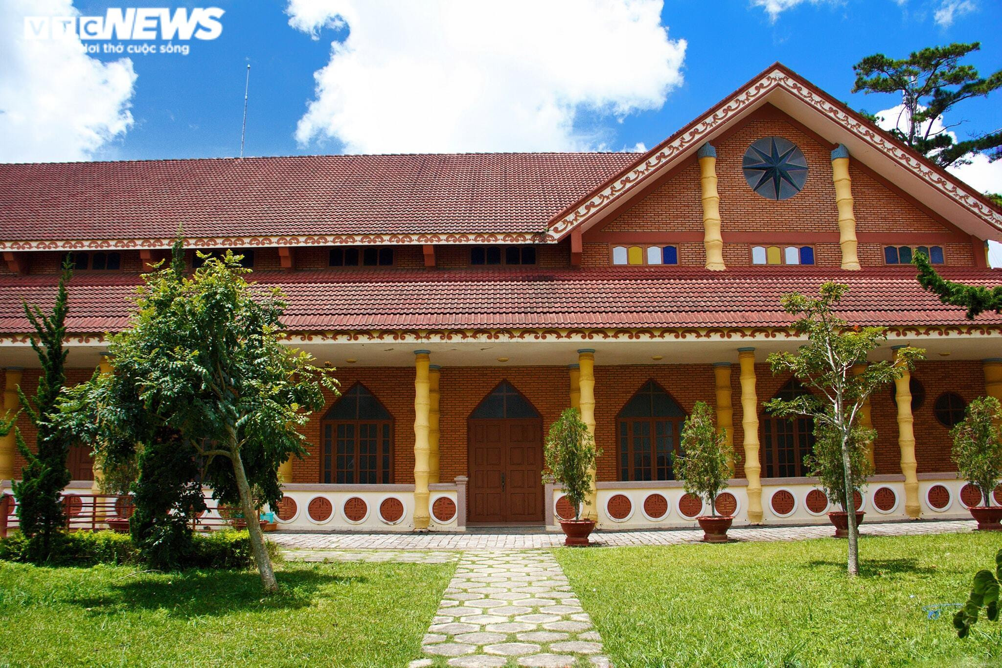 Ảnh: Chiêm ngưỡng kiến trúc độc đáo của nhà thờ Du Sinh, Đà Lạt - 14