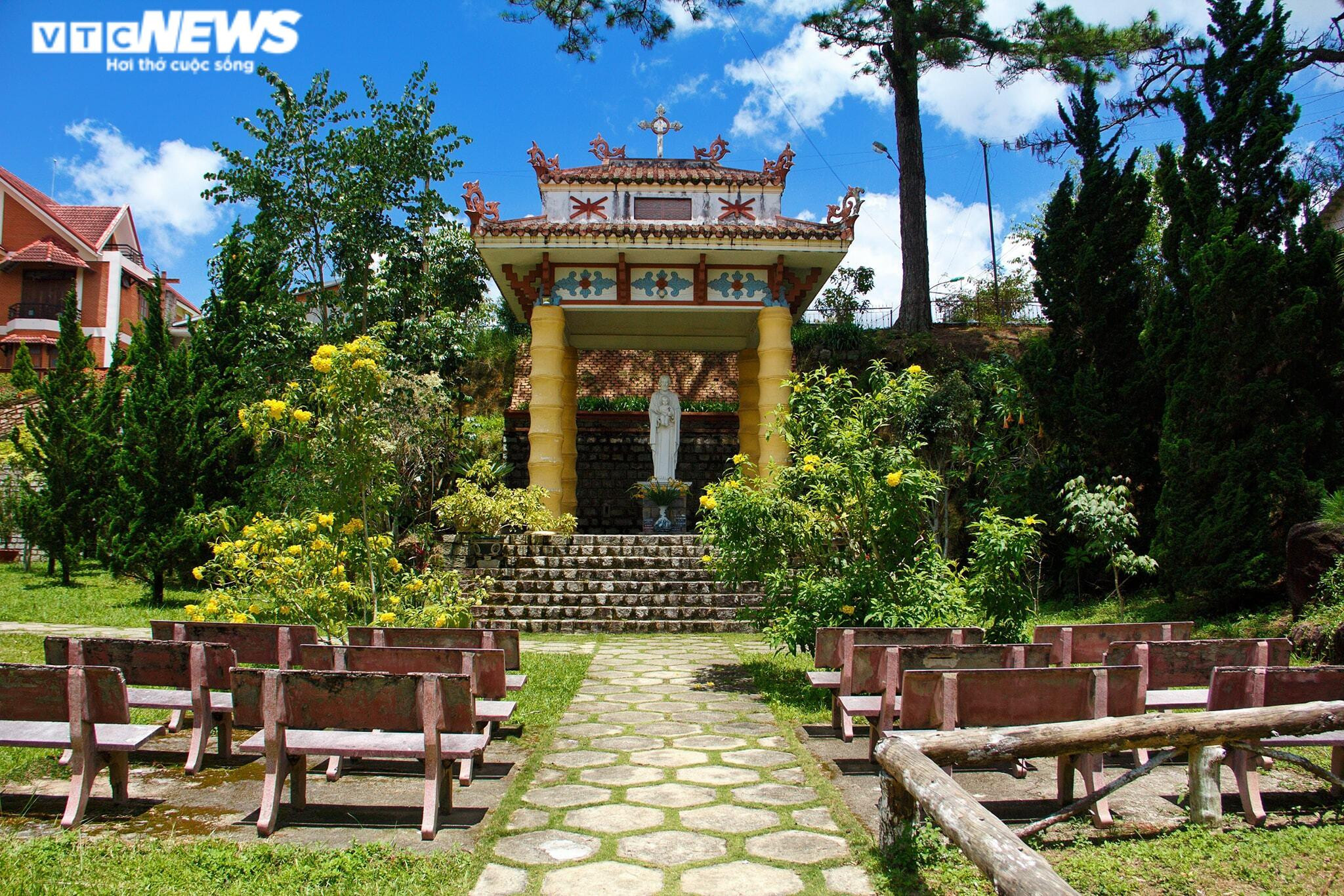 Ảnh: Chiêm ngưỡng kiến trúc độc đáo của nhà thờ Du Sinh, Đà Lạt - 13