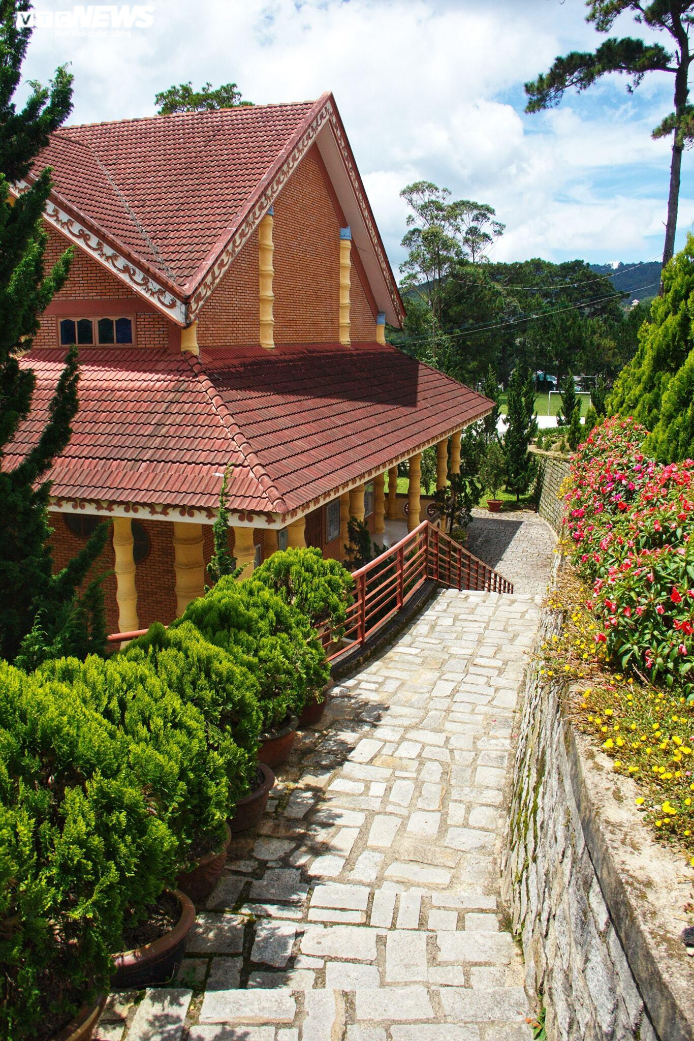 Ảnh: Chiêm ngưỡng kiến trúc độc đáo của nhà thờ Du Sinh, Đà Lạt - 10