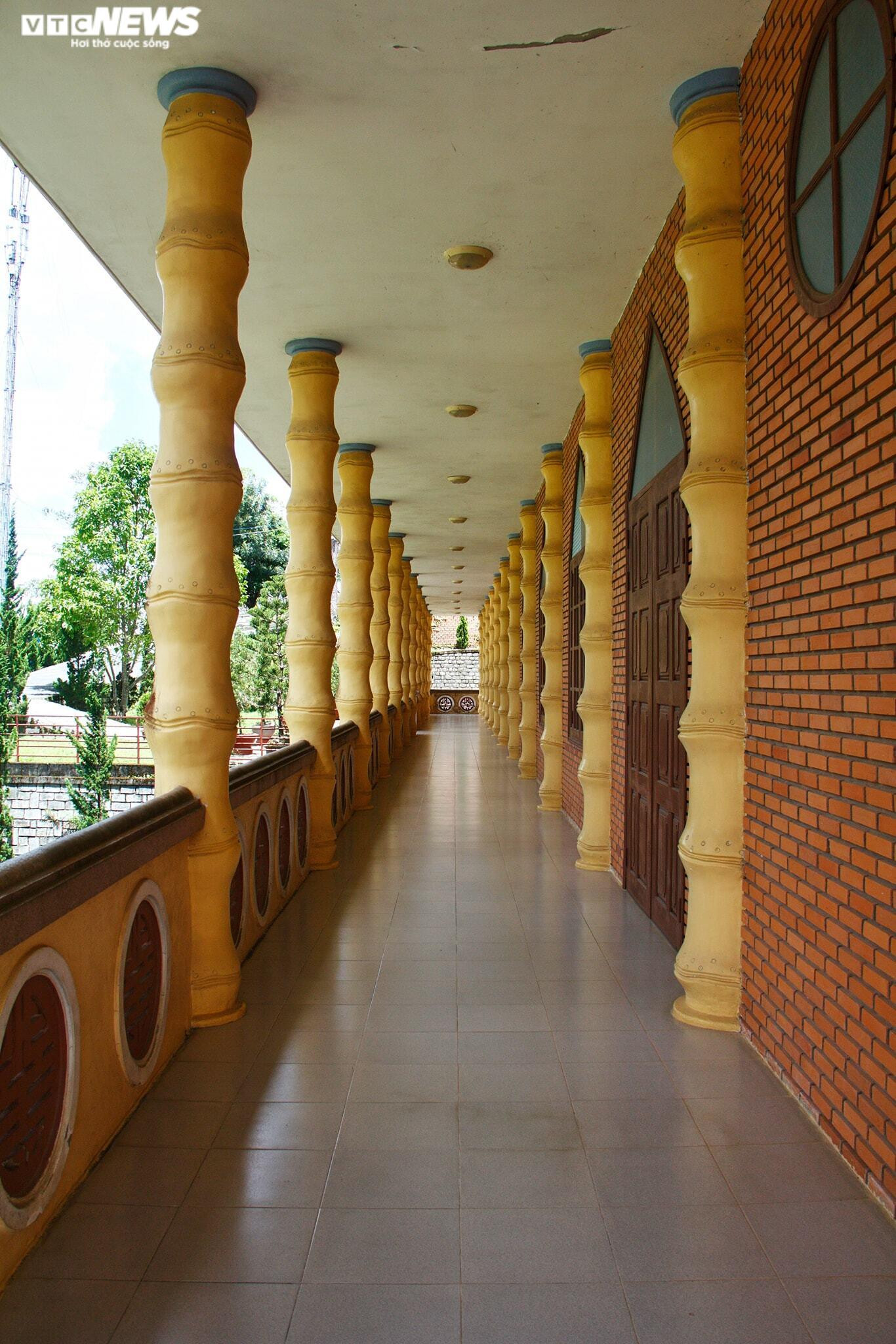 Ảnh: Chiêm ngưỡng kiến trúc độc đáo của nhà thờ Du Sinh, Đà Lạt - 8