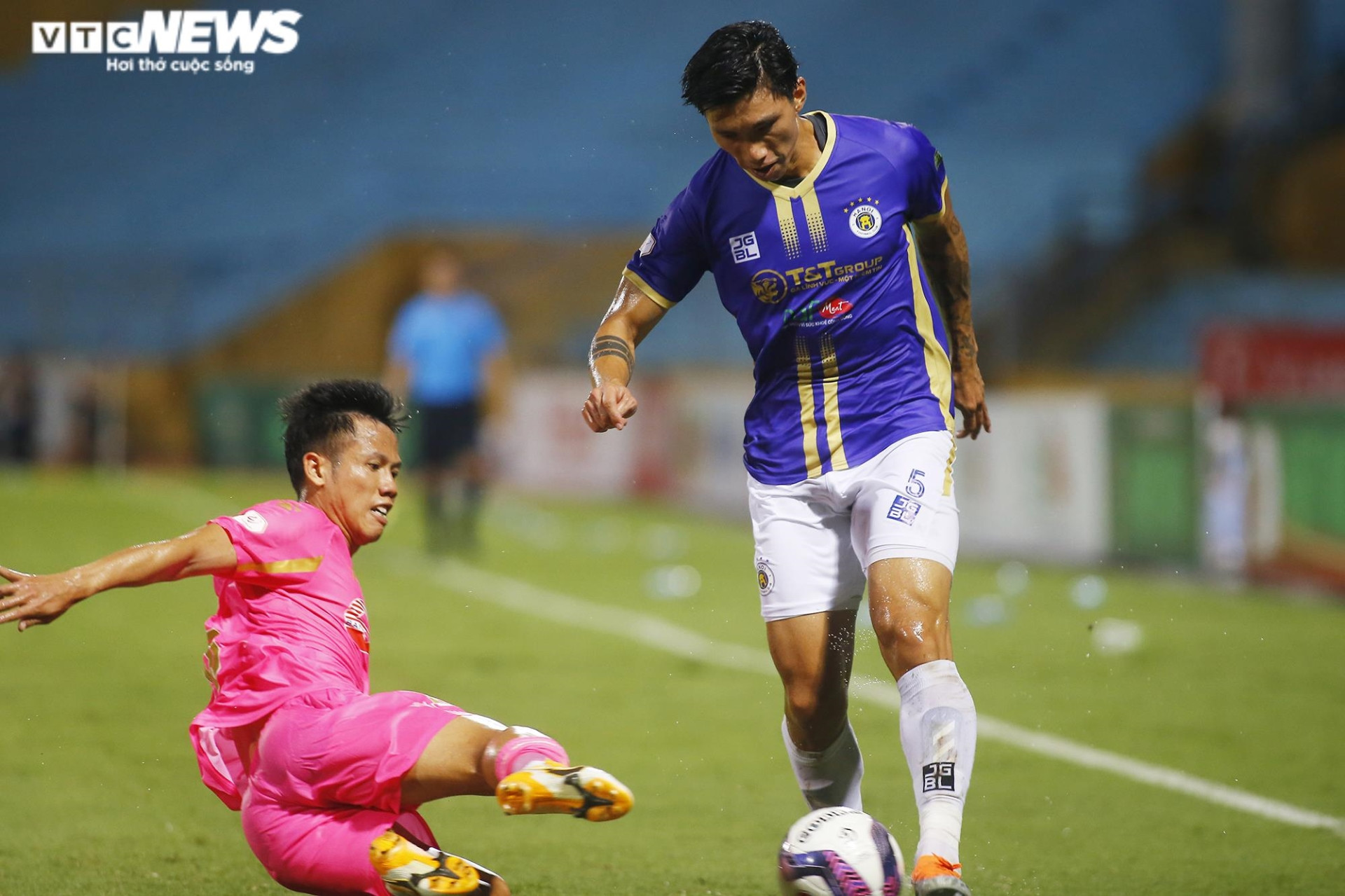 Đoàn Văn Hậu năng nổ trong ngày trở lại đội hình chính Hà Nội FC - 5