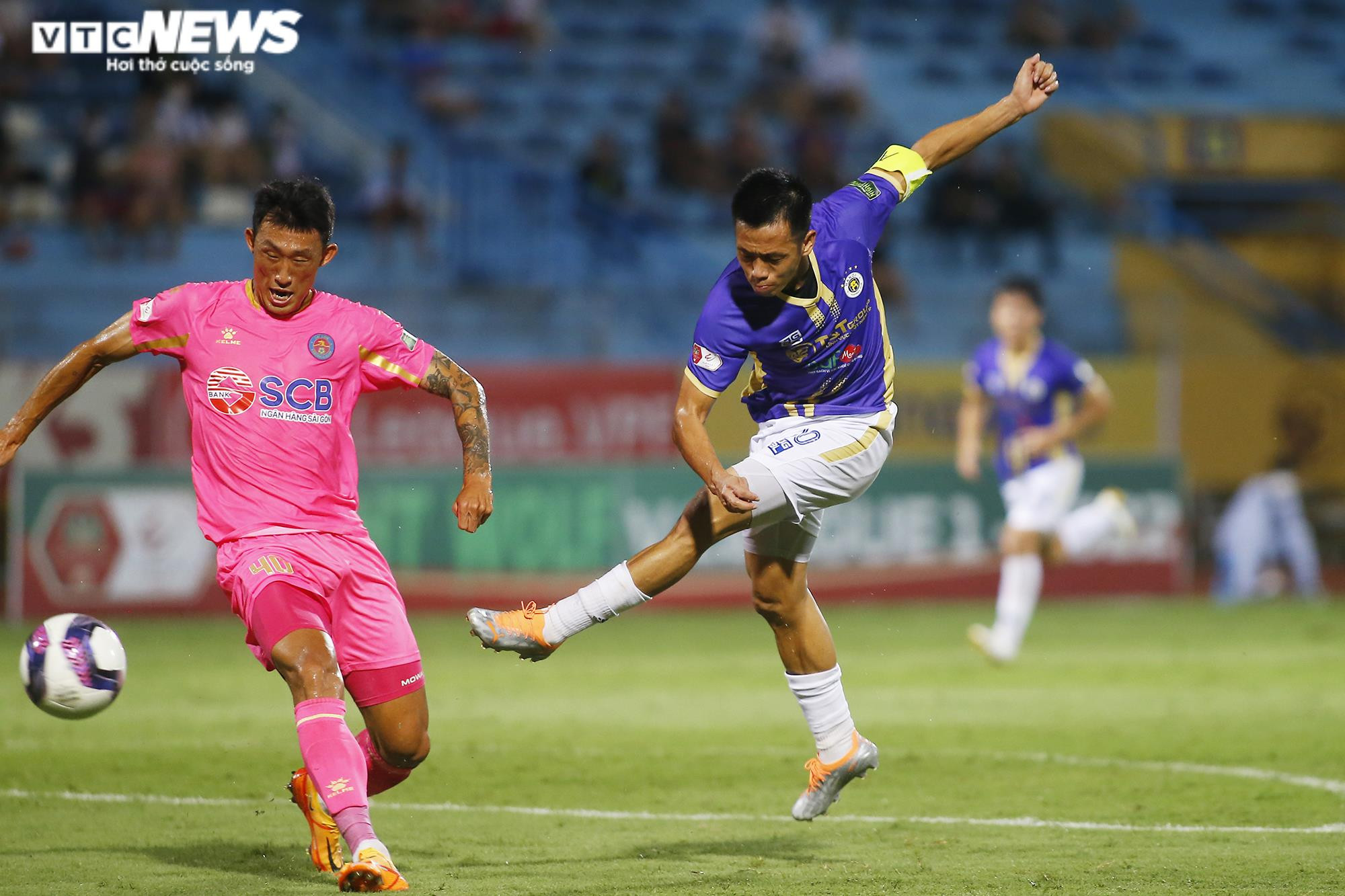 Đoàn Văn Hậu năng nổ trong ngày trở lại đội hình chính Hà Nội FC - 10