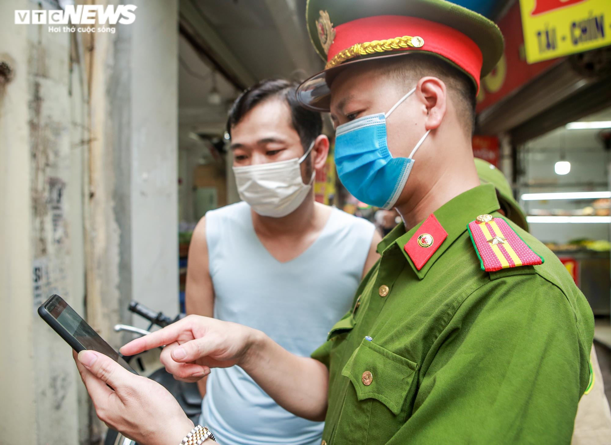 Ảnh: 'Mắt thần' ngày đêm bảo vệ an ninh cho ngõ phố Thủ đô - 10