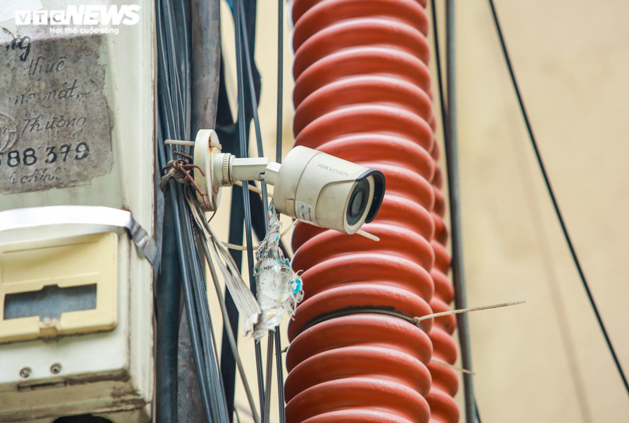 Ảnh: 'Mắt thần' ngày đêm bảo vệ an ninh cho ngõ phố Thủ đô - 7