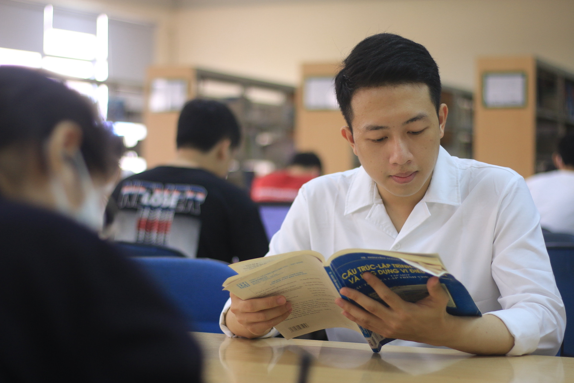 Thủ khoa Đại học Bách khoa thành thạo 3 thứ tiếng, được công ty Nhật 'săn đón' - 1