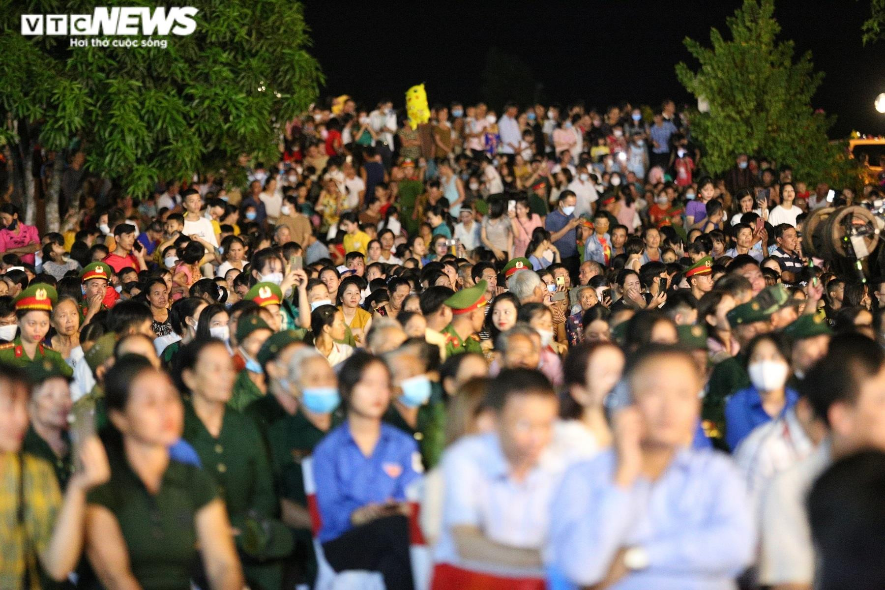 Ảnh: Nghìn người dự ‘Cõi thiêng Đồng Lộc' tri ân các thương binh liệt sĩ - 10