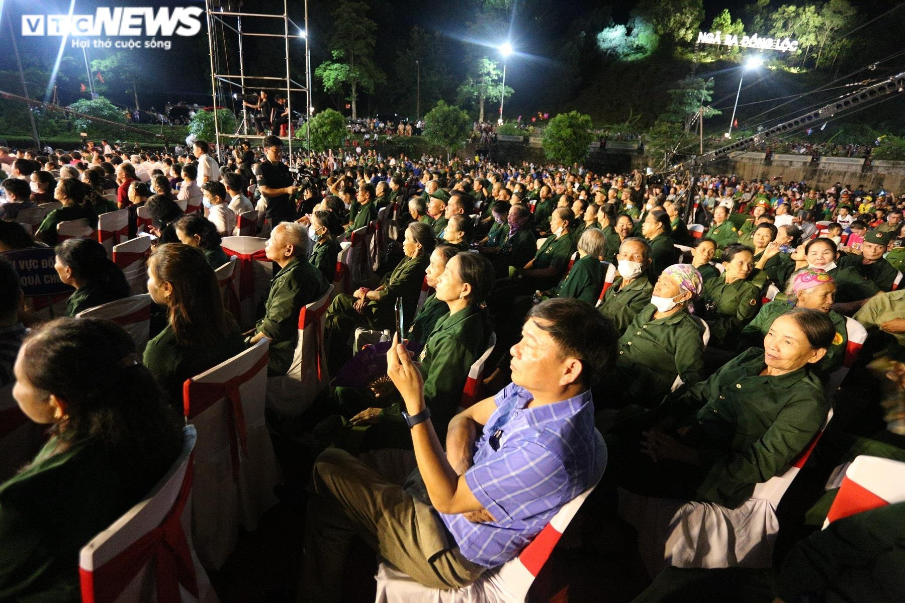Ảnh: Nghìn người dự ‘Cõi thiêng Đồng Lộc' tri ân các thương binh liệt sĩ - 11