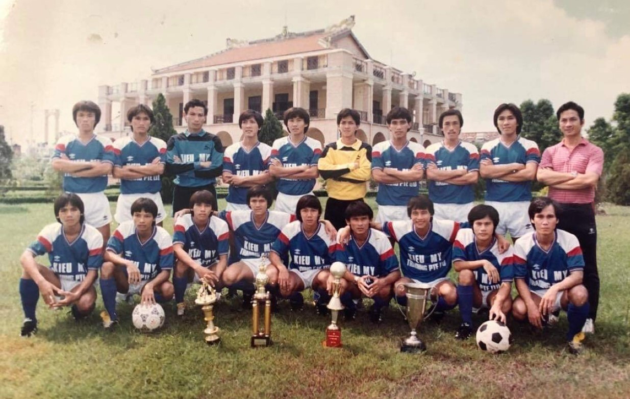 Hai đội bóng khốn khổ đua trụ hạng, lửa derby TP.HCM tắt ngấm - 1