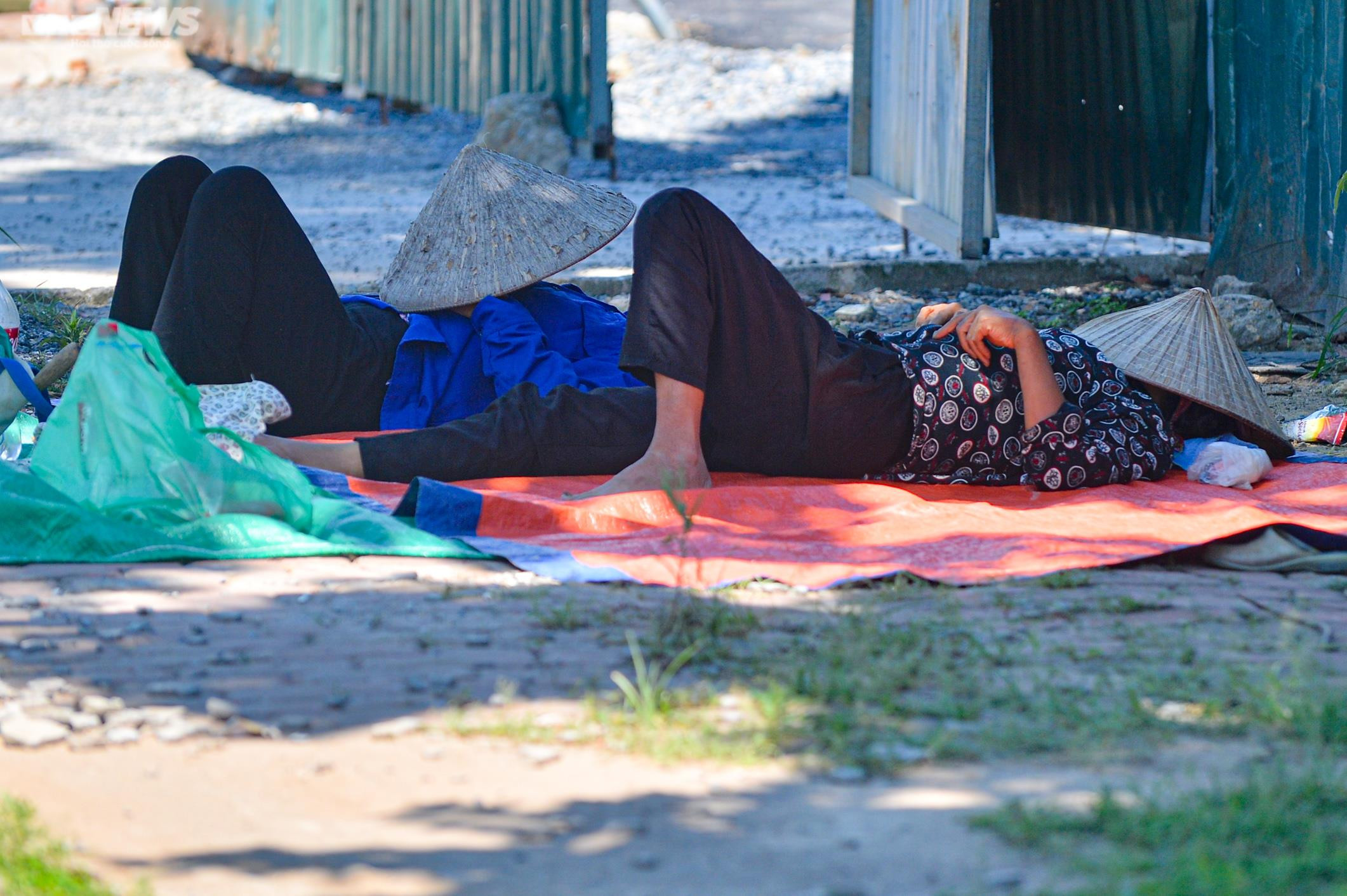 Ảnh: Mặt đường Hà Nội nóng hầm hập gần 60 độ C, xuất hiện ảo ảnh - 8