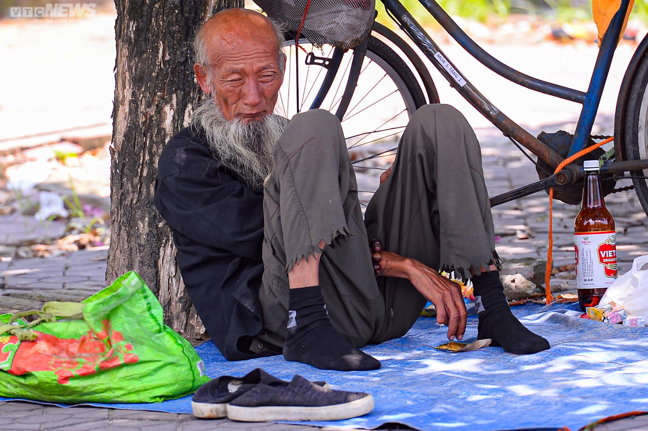 Ảnh: Mặt đường Hà Nội nóng hầm hập gần 60 độ C, xuất hiện ảo ảnh - 6