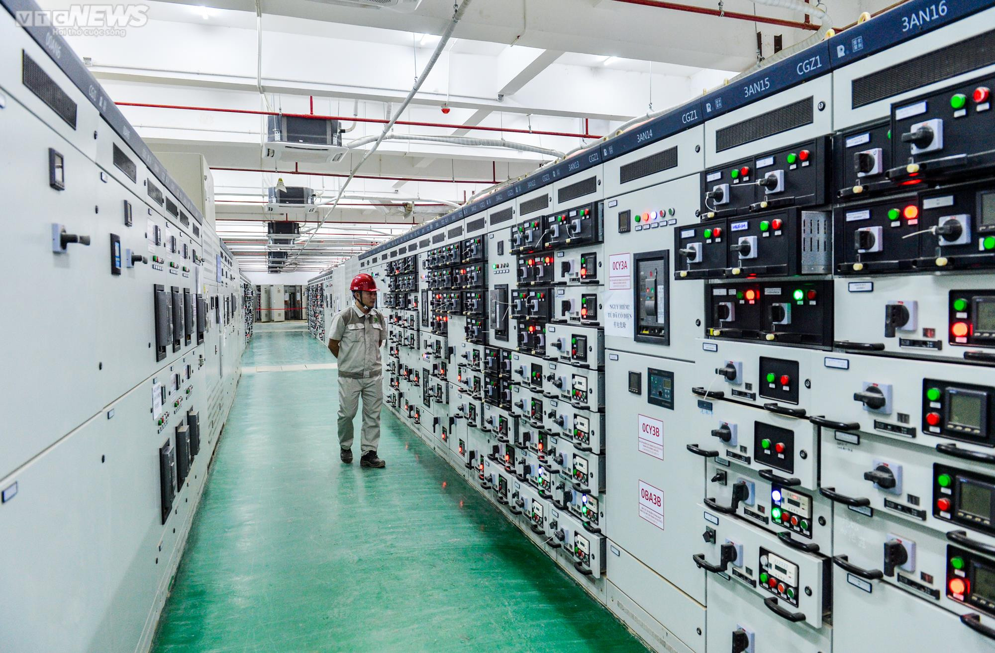 Ảnh: Bên trong nhà máy điện rác lớn nhất Việt Nam vừa đi vào hoạt động - 7