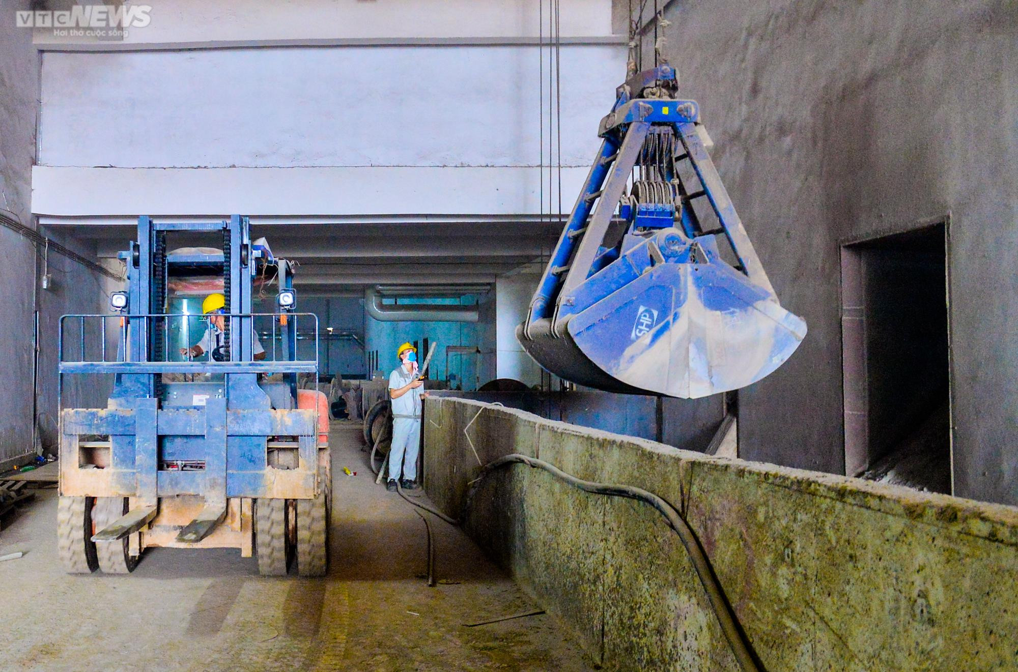 Ảnh: Bên trong nhà máy điện rác lớn nhất Việt Nam vừa đi vào hoạt động - 14