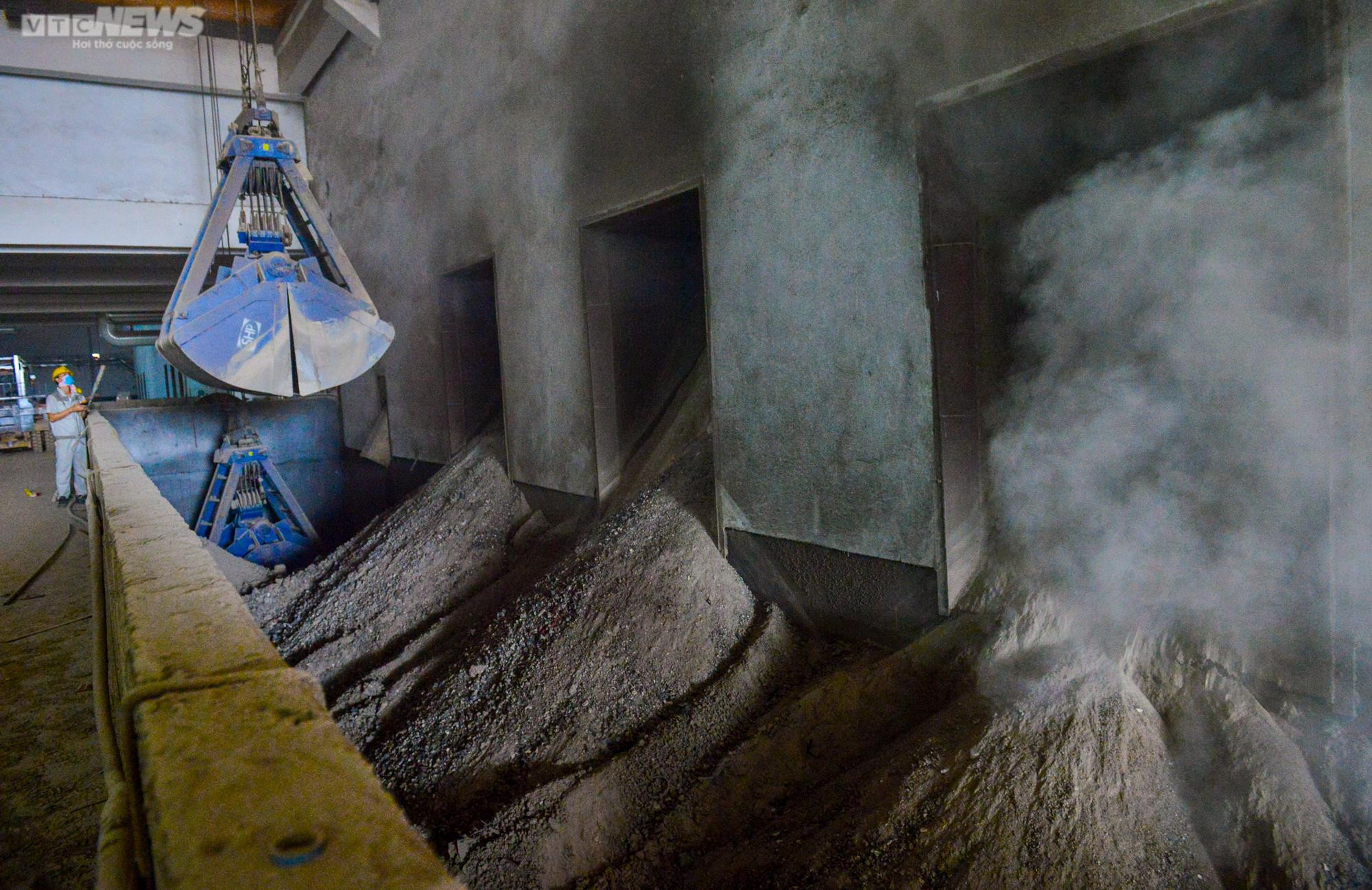 Ảnh: Bên trong nhà máy điện rác lớn nhất Việt Nam vừa đi vào hoạt động - 15