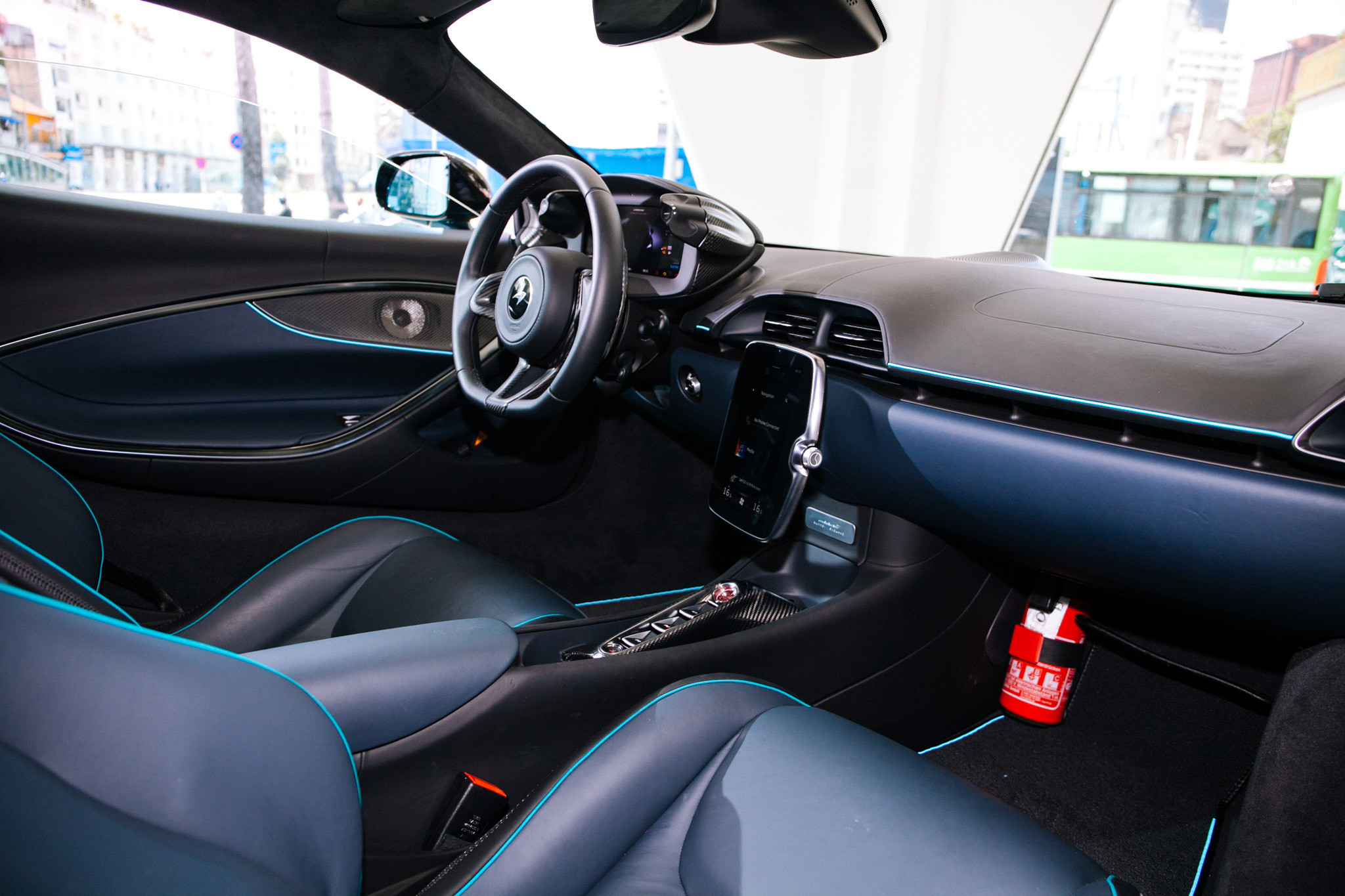 Cận cảnh siêu xe McLaren Artura hơn 14 tỷ đồng vừa về Việt Nam - 8