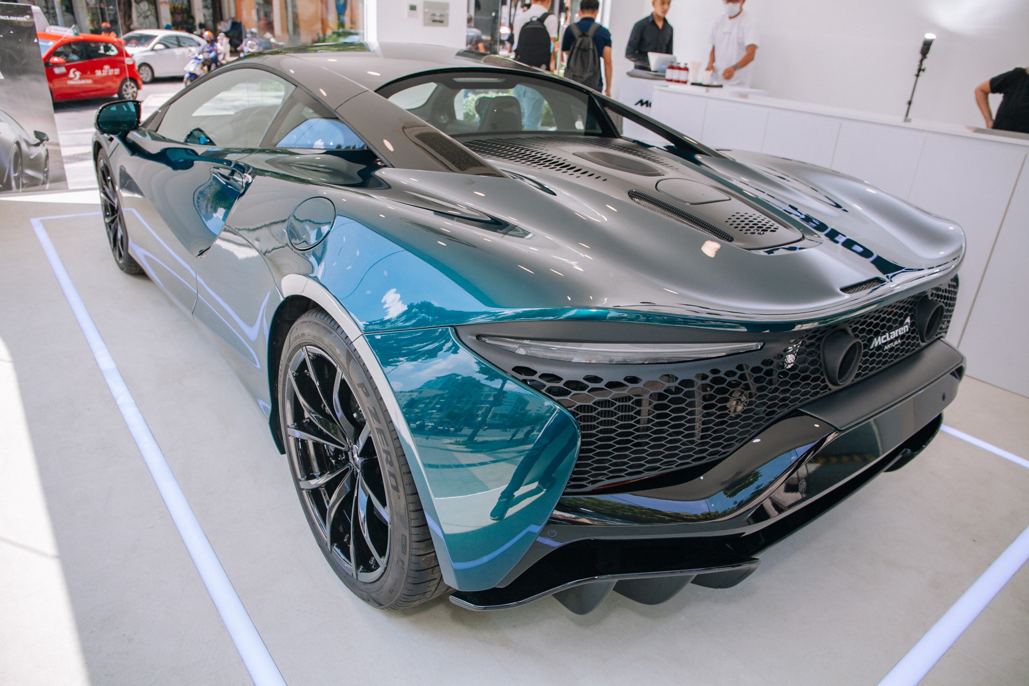 Cận cảnh siêu xe McLaren Artura hơn 14 tỷ đồng vừa về Việt Nam - 9