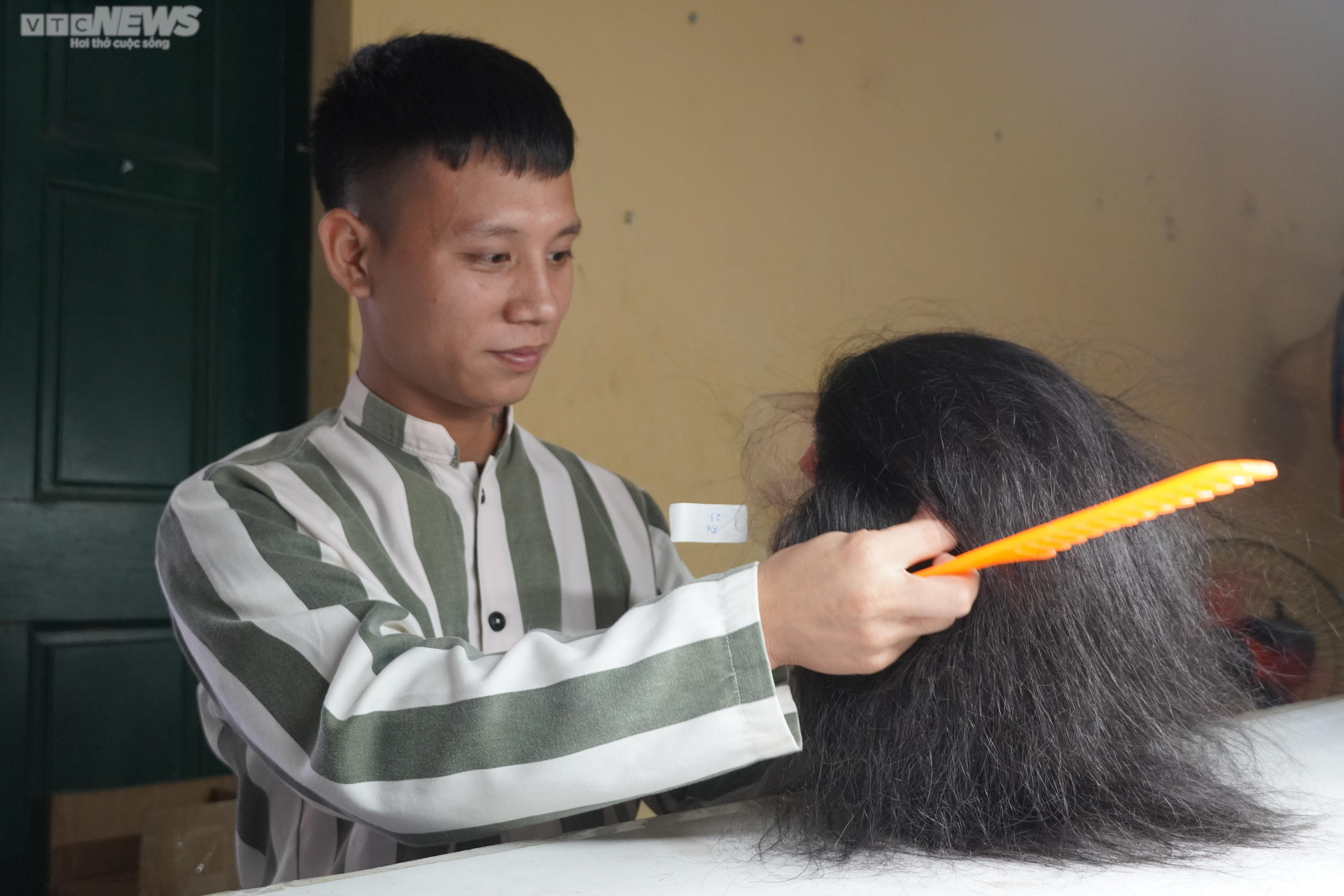 Ảnh: Bên trong xưởng sản xuất tóc giả, xuất đi nước ngoài của phạm nhân - 10
