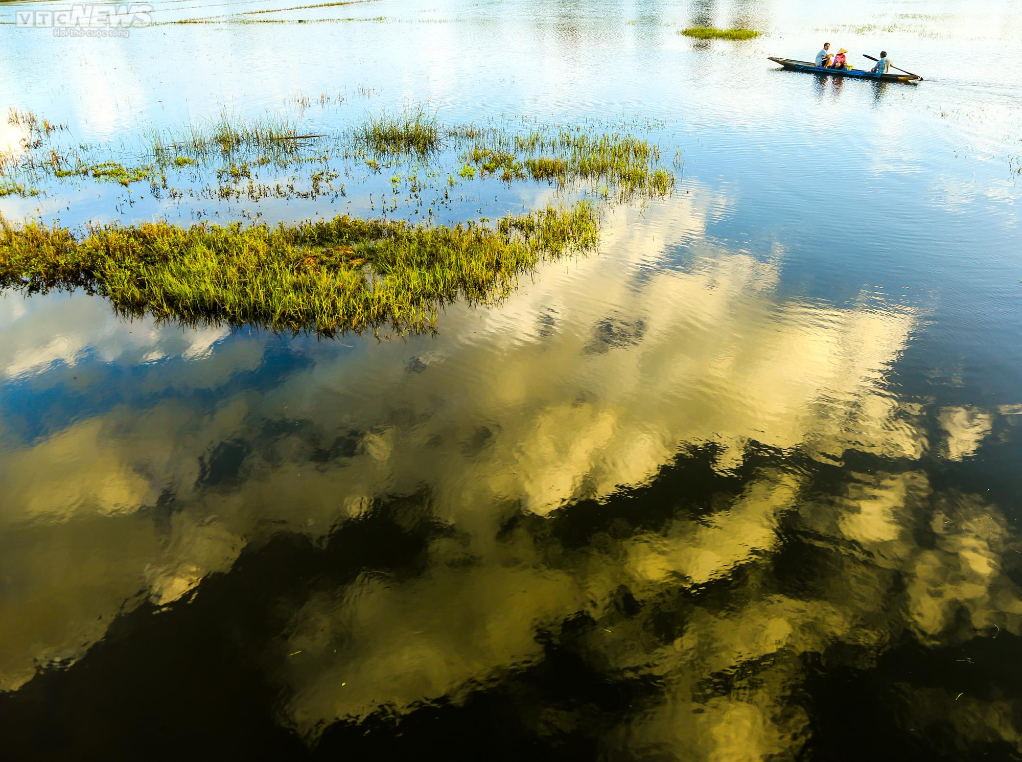 Ảnh: Chiêm ngưỡng bình minh rực rỡ trên phá Tam Giang - 6