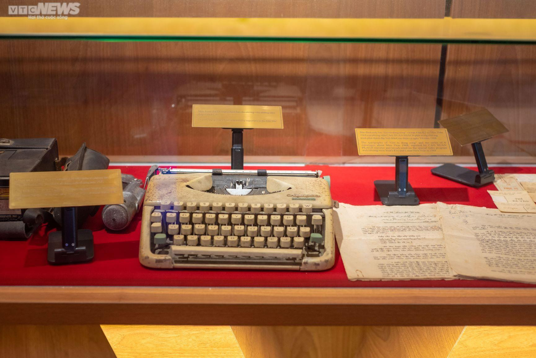 Ảnh: Khai mạc triển lãm 'Thành tựu phát triển kinh tế xã hội TP.HCM' - 13