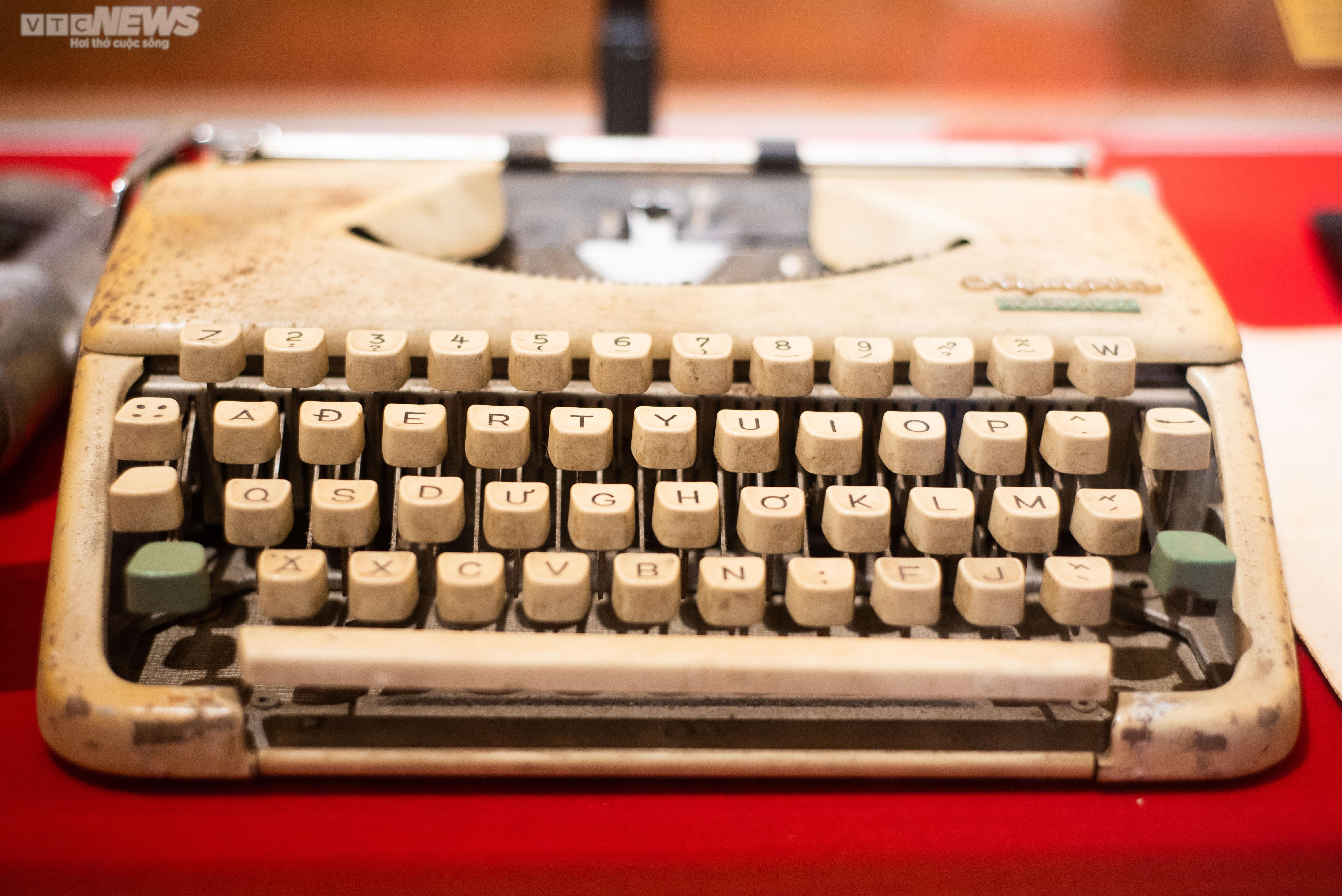 Ảnh: Khai mạc triển lãm 'Thành tựu phát triển kinh tế xã hội TP.HCM' - 10