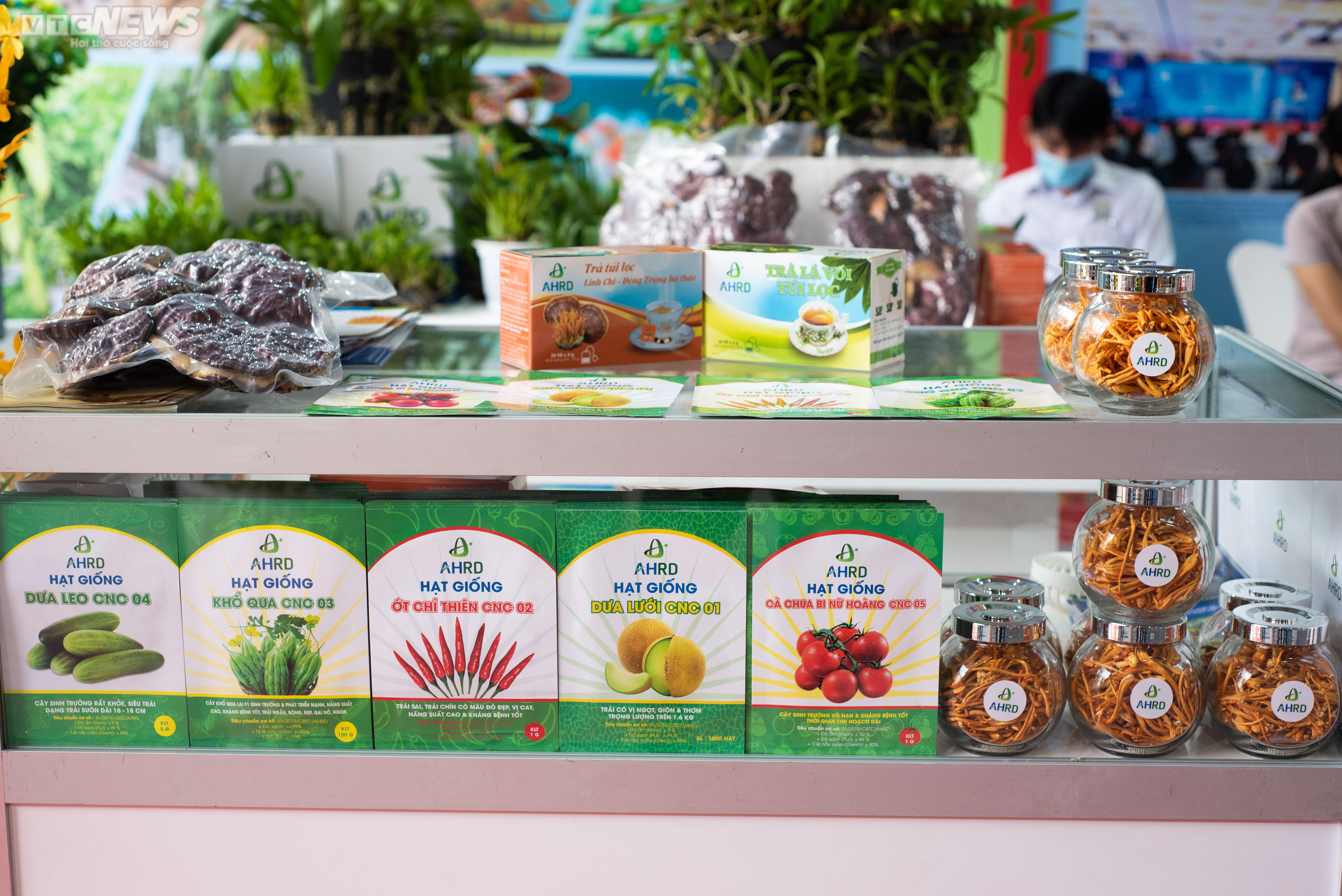 Ảnh: Khai mạc triển lãm 'Thành tựu phát triển kinh tế xã hội TP.HCM' - 5