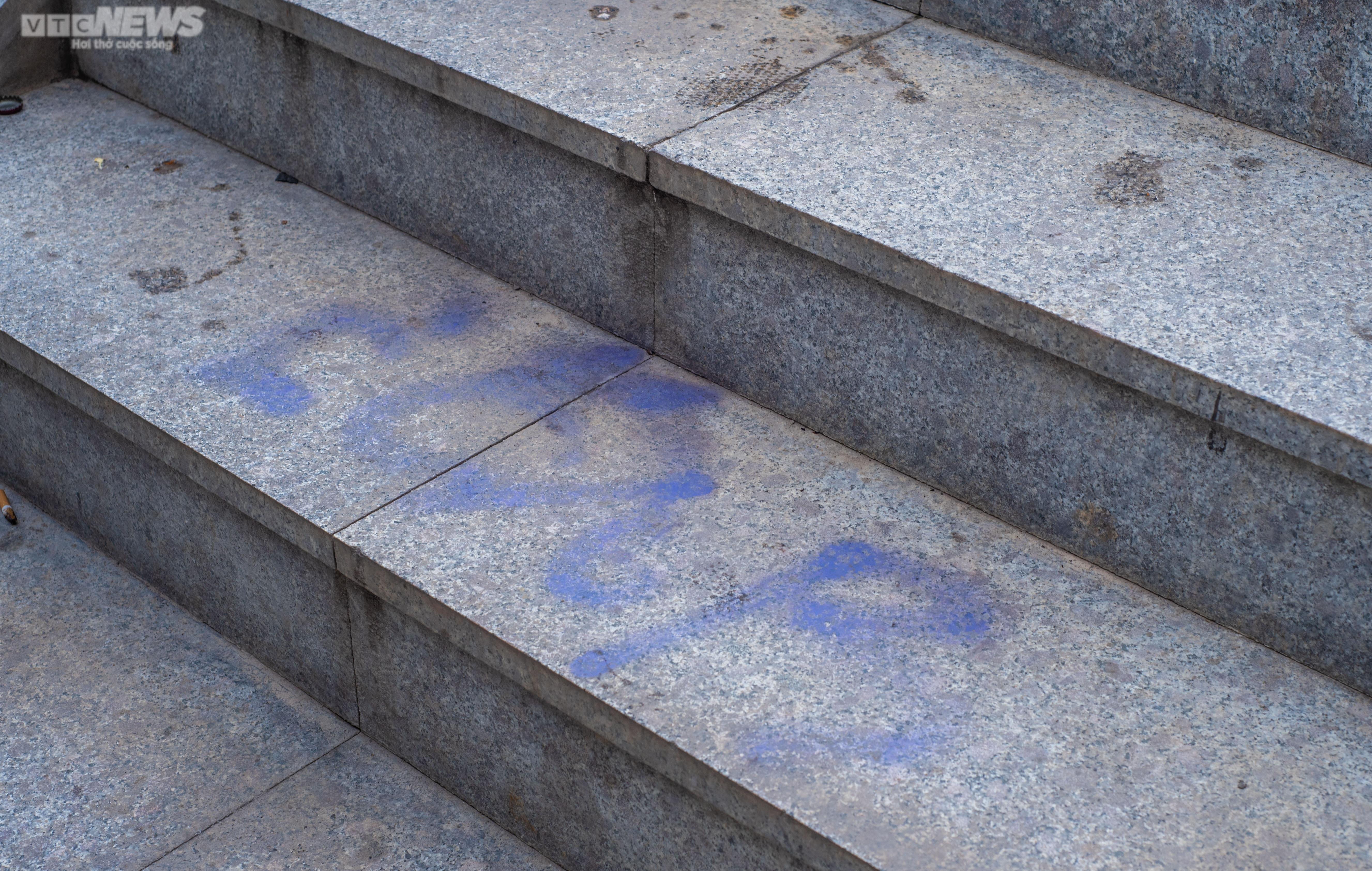 TP.HCM: Khánh thành chưa lâu, cầu Thủ Thiêm 2 đầy vết vẽ bậy, bôi bẩn - 7