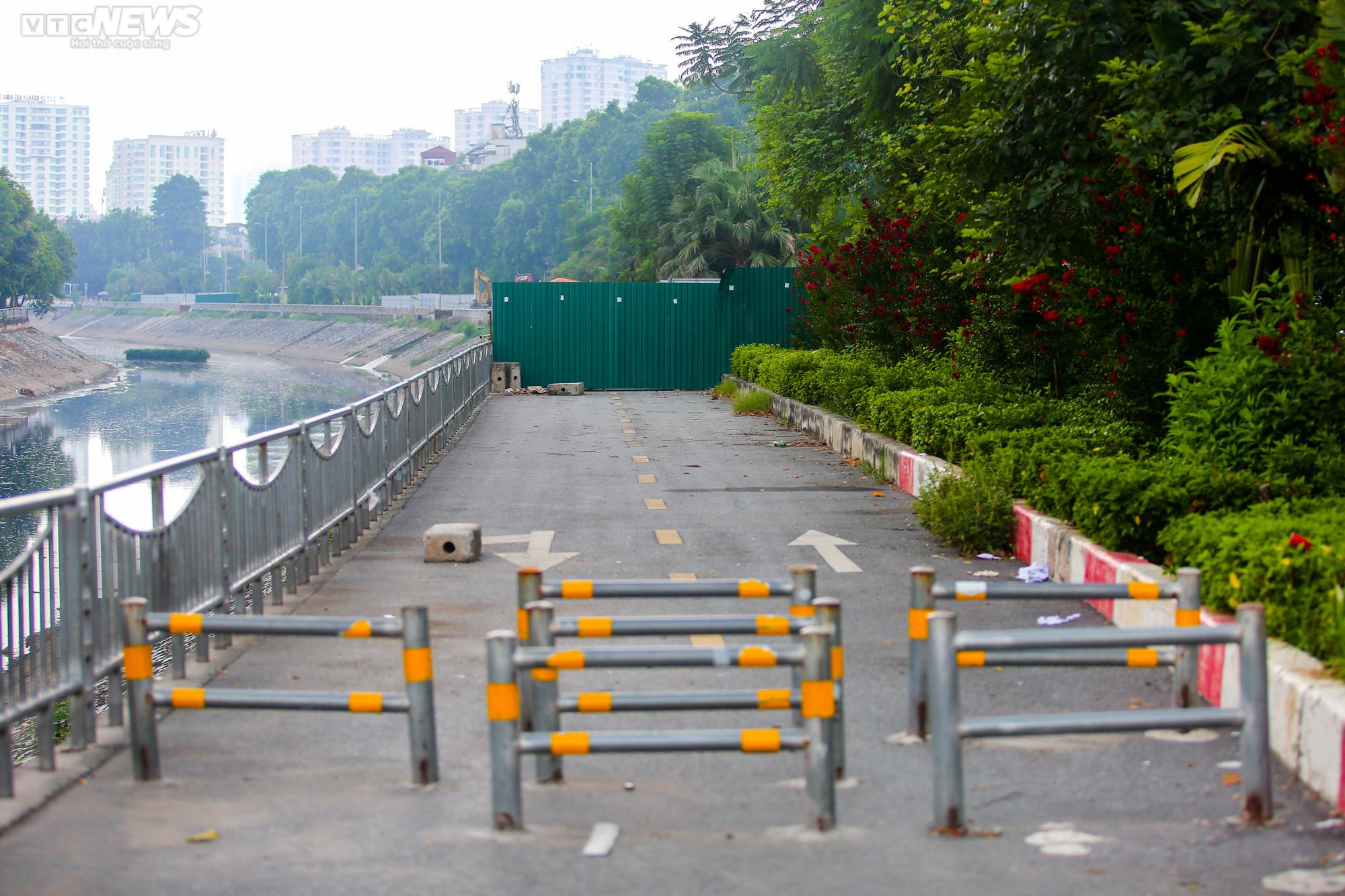 Hà Nội: Đường đi bộ ven sông Tô Lịch thành nơi đổ rác, bán trà đá - 7