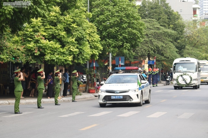 Ảnh: Người thân, đồng đội nghẹn ngào tiễn đưa 3 liệt sĩ phòng cháy chữa cháy - 18
