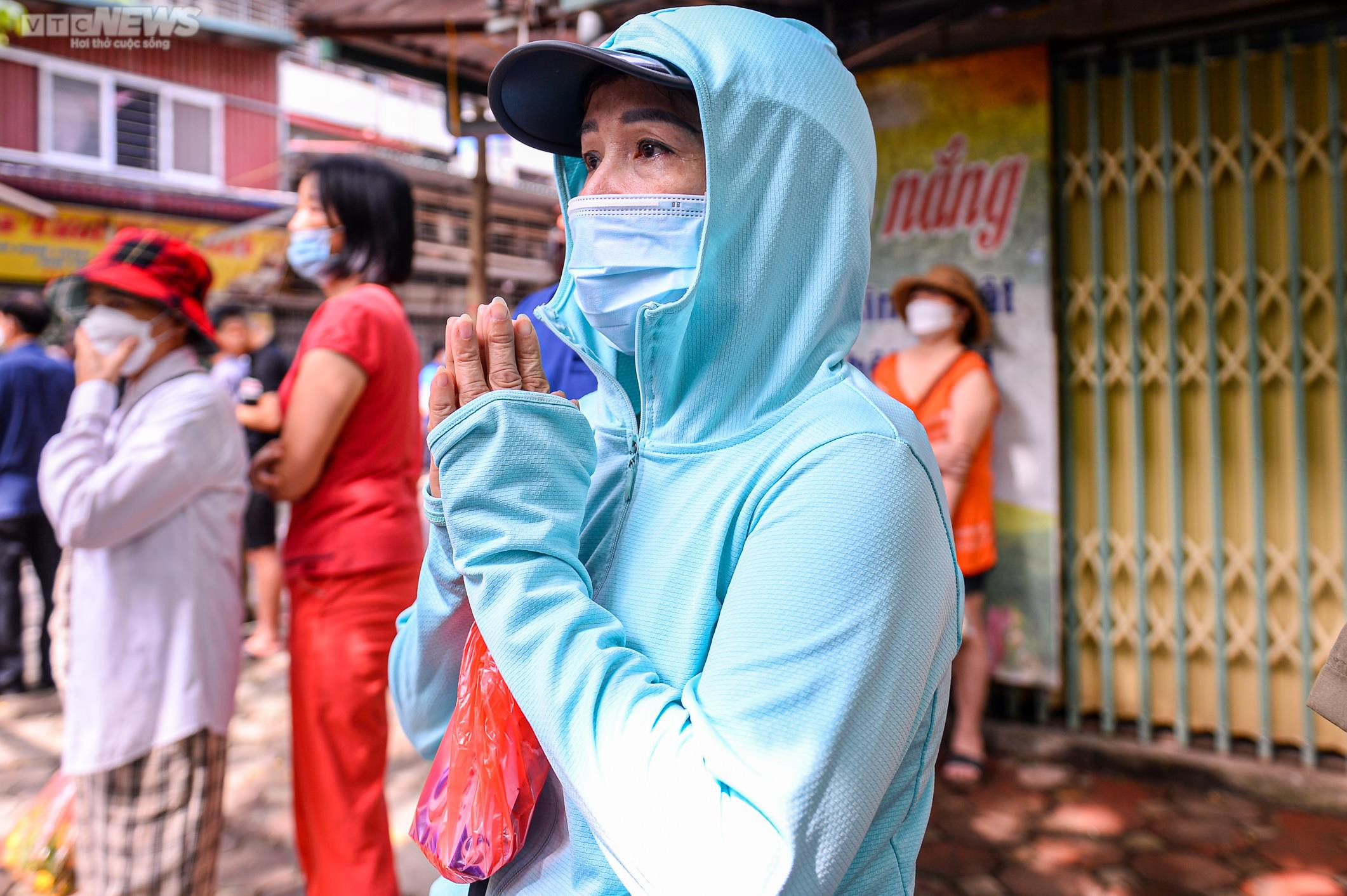 Ảnh: Người thân, đồng đội nghẹn ngào tiễn đưa 3 liệt sĩ phòng cháy chữa cháy - 15