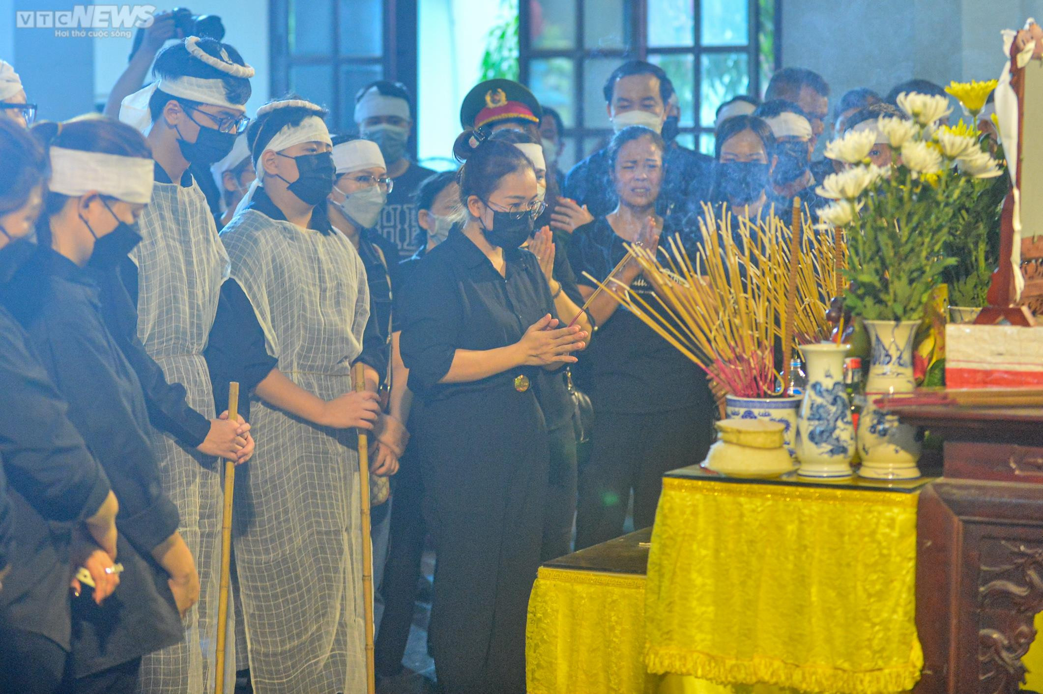 Ảnh: Người thân, đồng đội nghẹn ngào tiễn đưa 3 liệt sĩ phòng cháy chữa cháy - 4