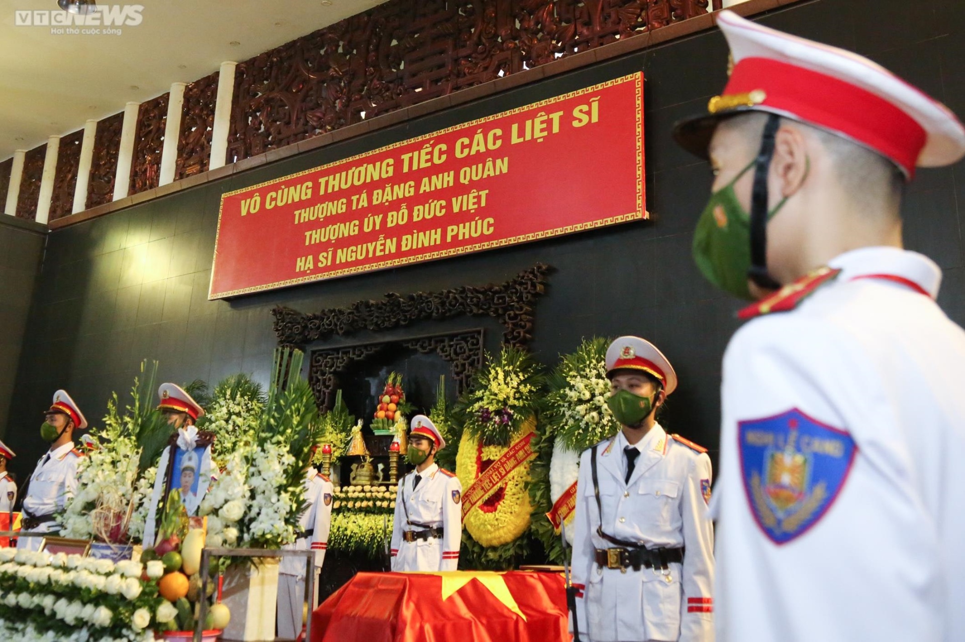 Xúc động lễ tang 3 liệt sĩ cảnh sát Phòng cháy chữa cháy - 13