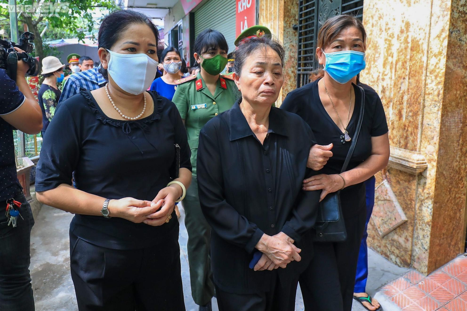 Ảnh: Người thân, đồng đội nghẹn ngào tiễn đưa 3 liệt sĩ phòng cháy chữa cháy - 8