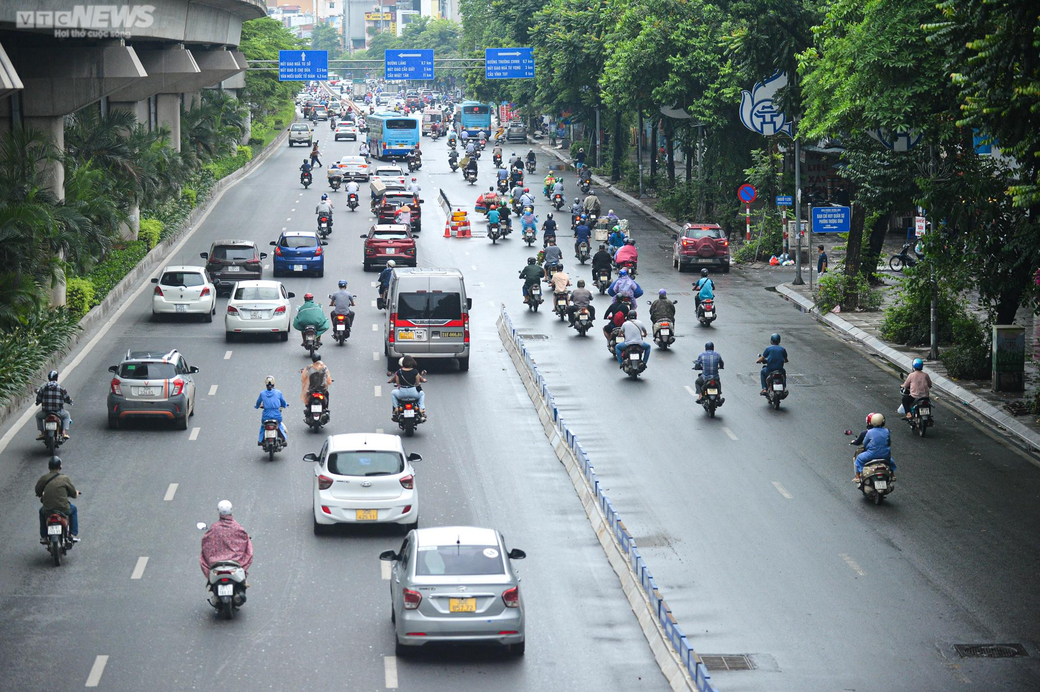 Hà Nội: Giao thông hỗn loạn ngày đầu thí điểm phân làn trên đường Nguyễn Trãi - 12
