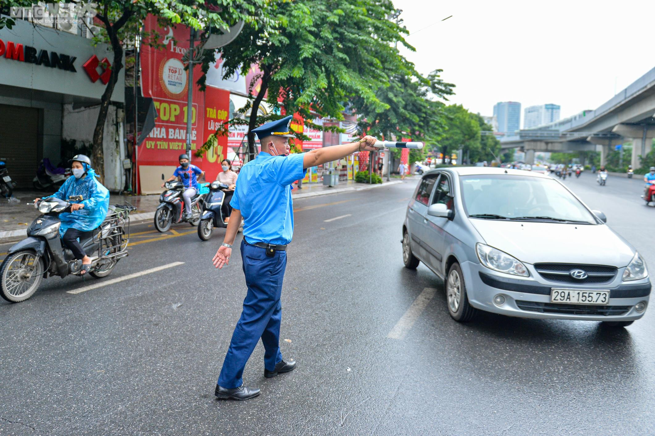 Hà Nội: Giao thông hỗn loạn ngày đầu thí điểm phân làn trên đường Nguyễn Trãi - 8