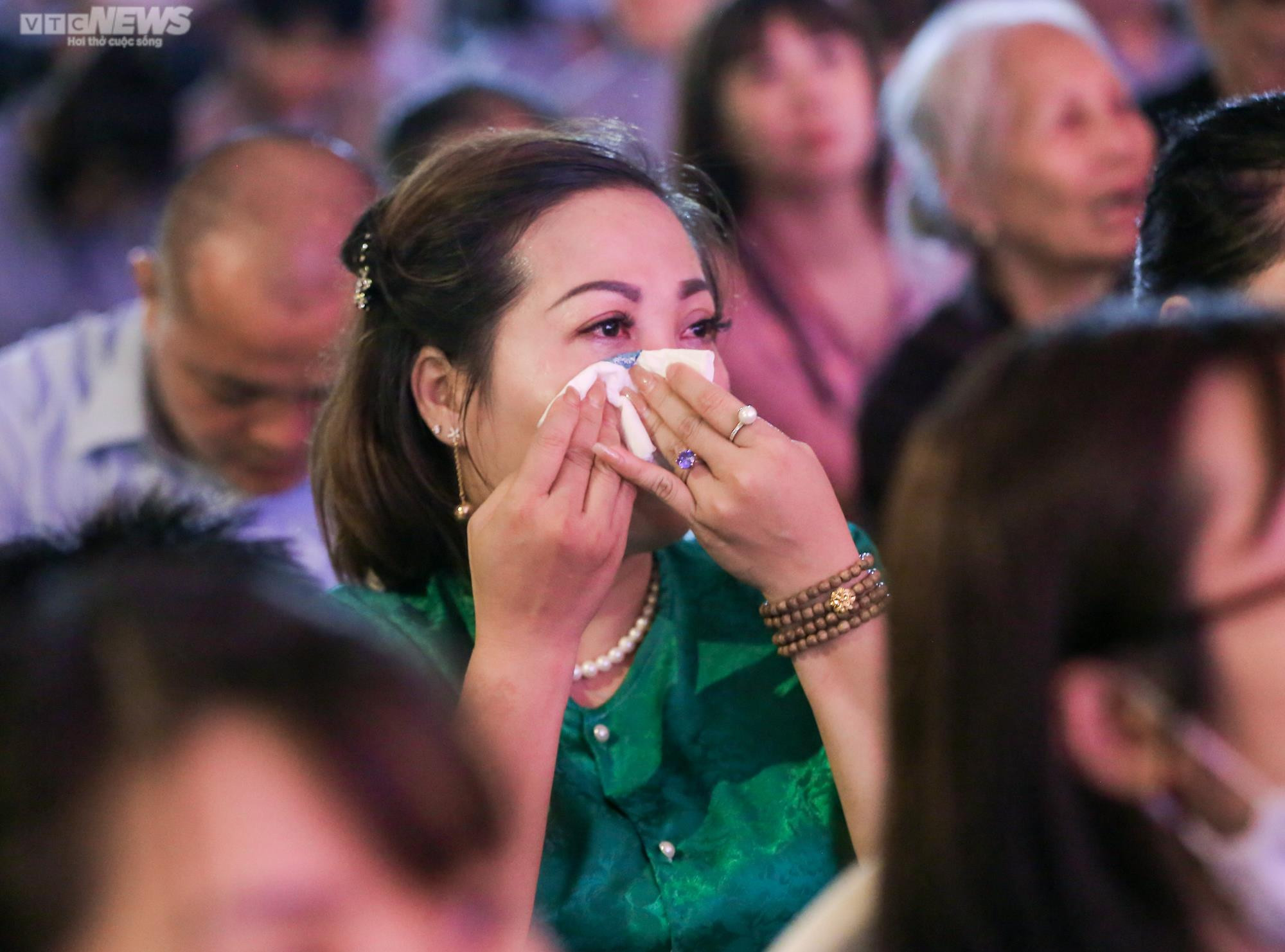 Ảnh: Hàng nghìn Phật tử thả đèn hoa đăng mùa Vu Lan báo hiếu - 11