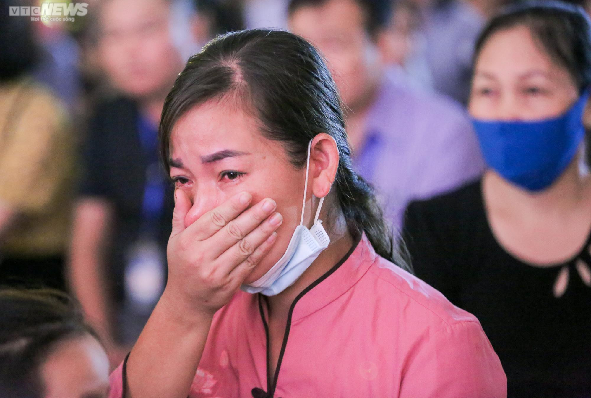 Ảnh: Hàng nghìn Phật tử thả đèn hoa đăng mùa Vu Lan báo hiếu - 12