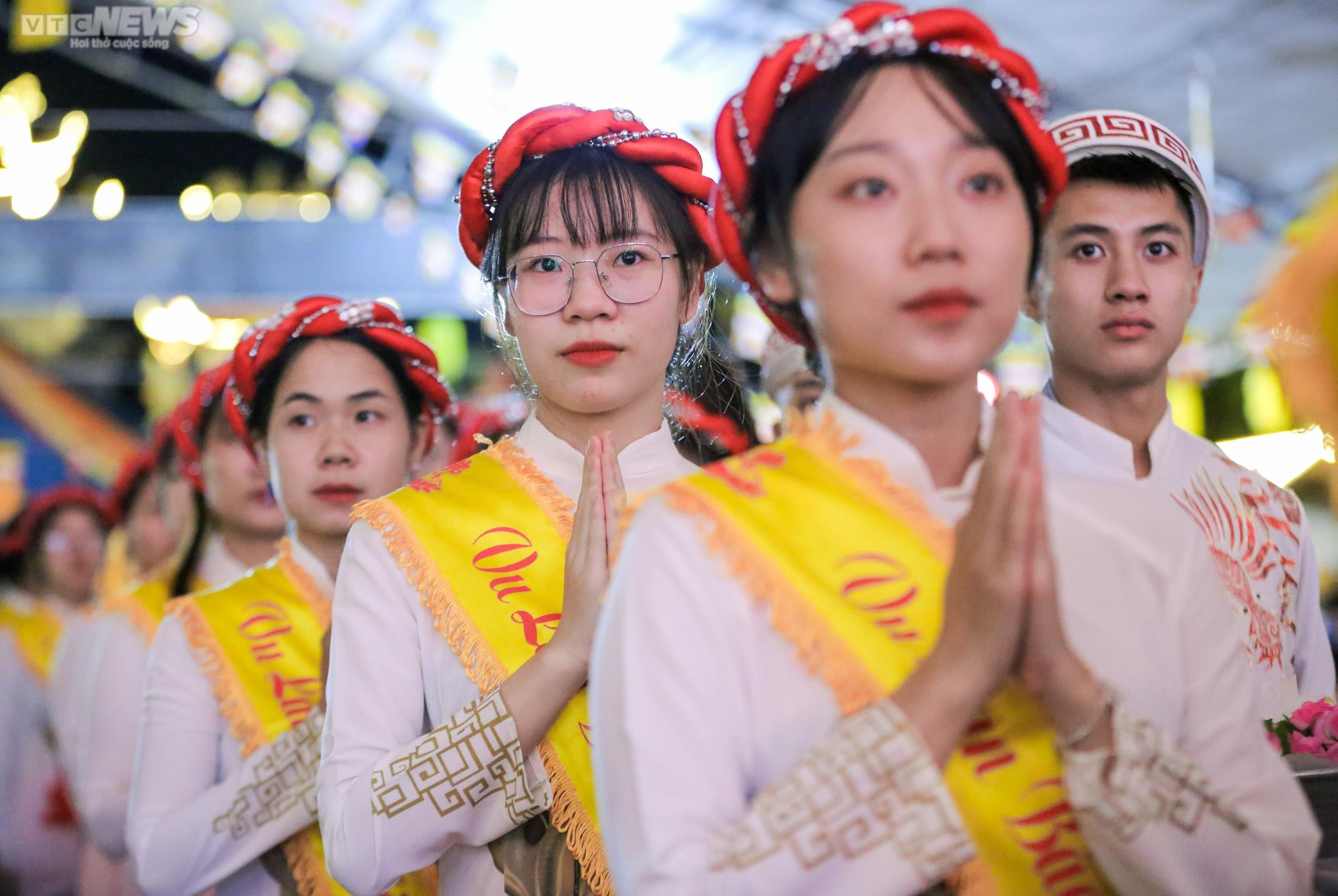 Ảnh: Hàng nghìn Phật tử thả đèn hoa đăng mùa Vu Lan báo hiếu - 6