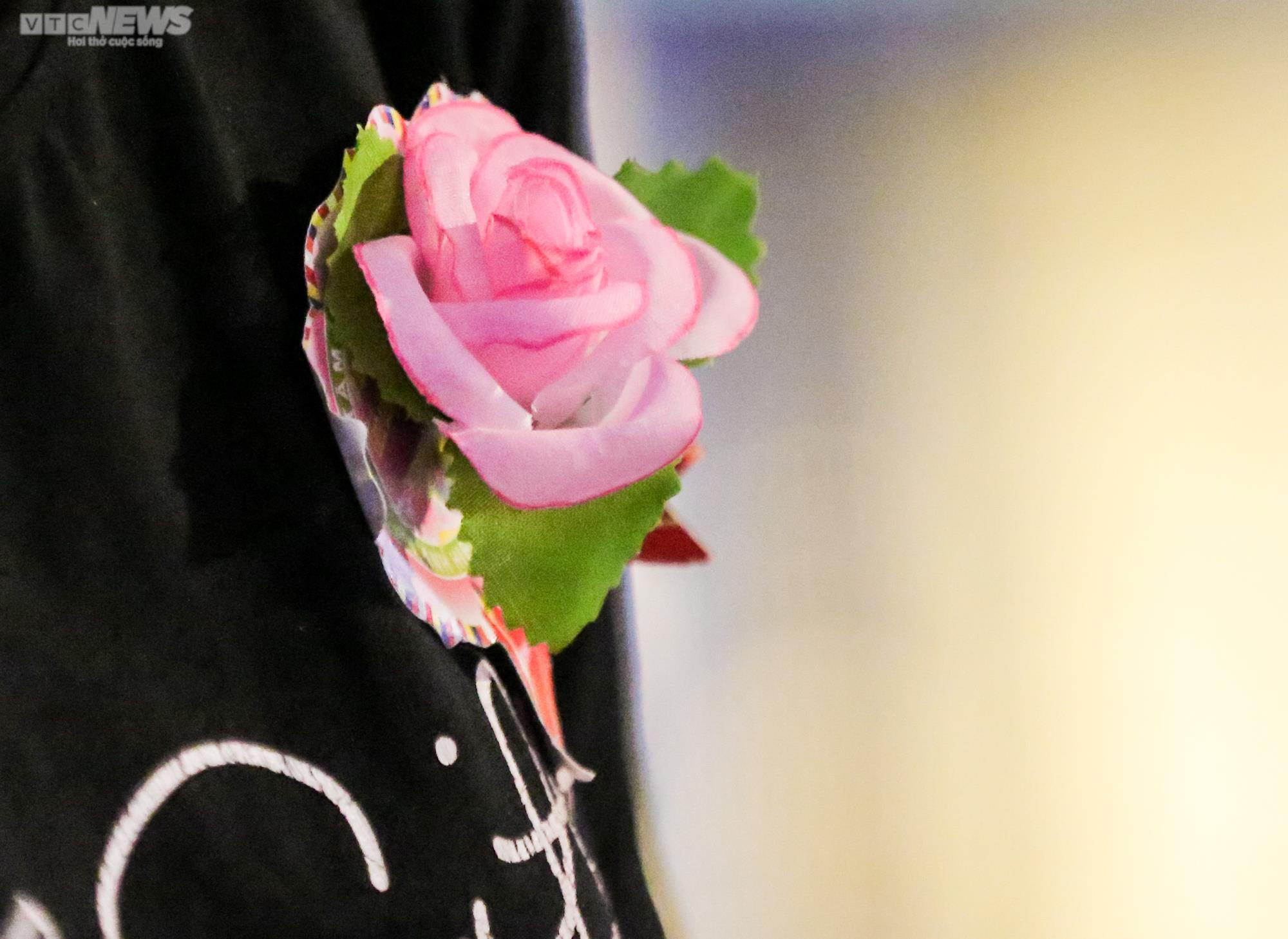 Ảnh: Hàng nghìn Phật tử thả đèn hoa đăng mùa Vu Lan báo hiếu - 10