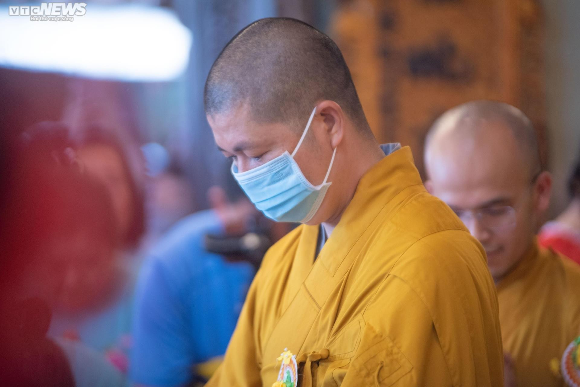 Xúc động lễ Vu lan báo hiếu 2022 tại chùa Pháp Hoa ở TP.HCM - 11