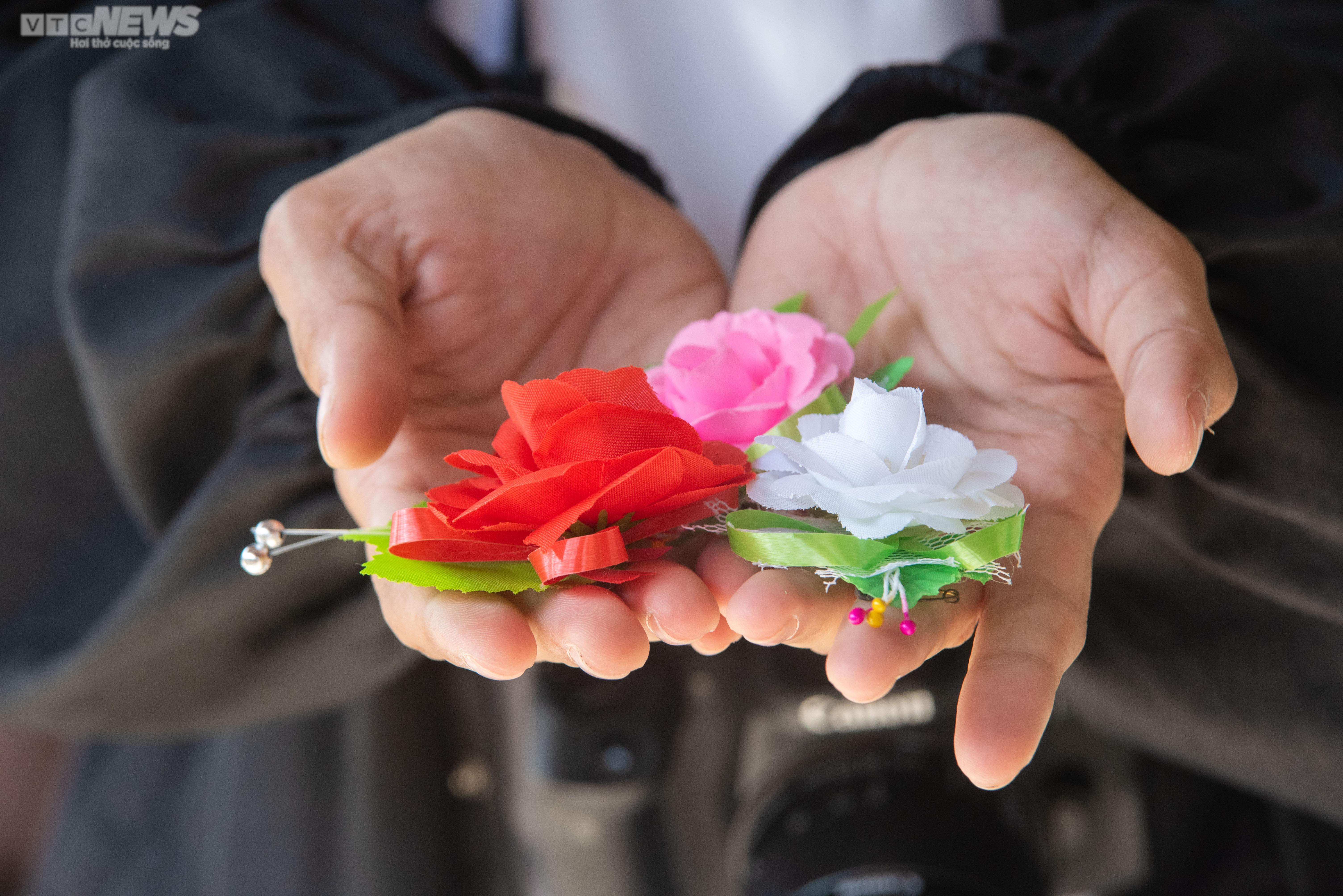 Xúc động lễ Vu lan báo hiếu 2022 tại chùa Pháp Hoa ở TP.HCM - 8