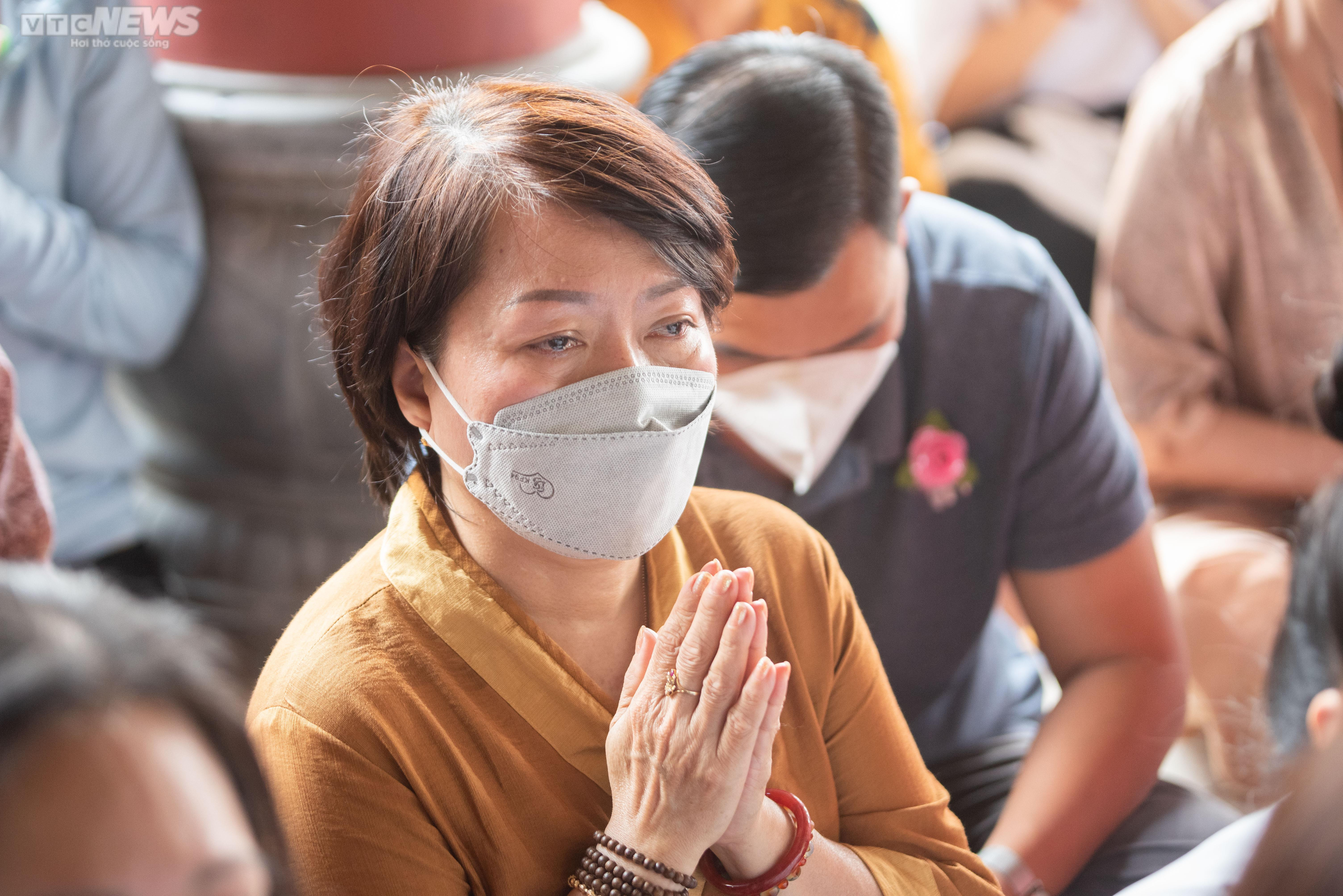 Xúc động lễ Vu lan báo hiếu 2022 tại chùa Pháp Hoa ở TP.HCM - 5