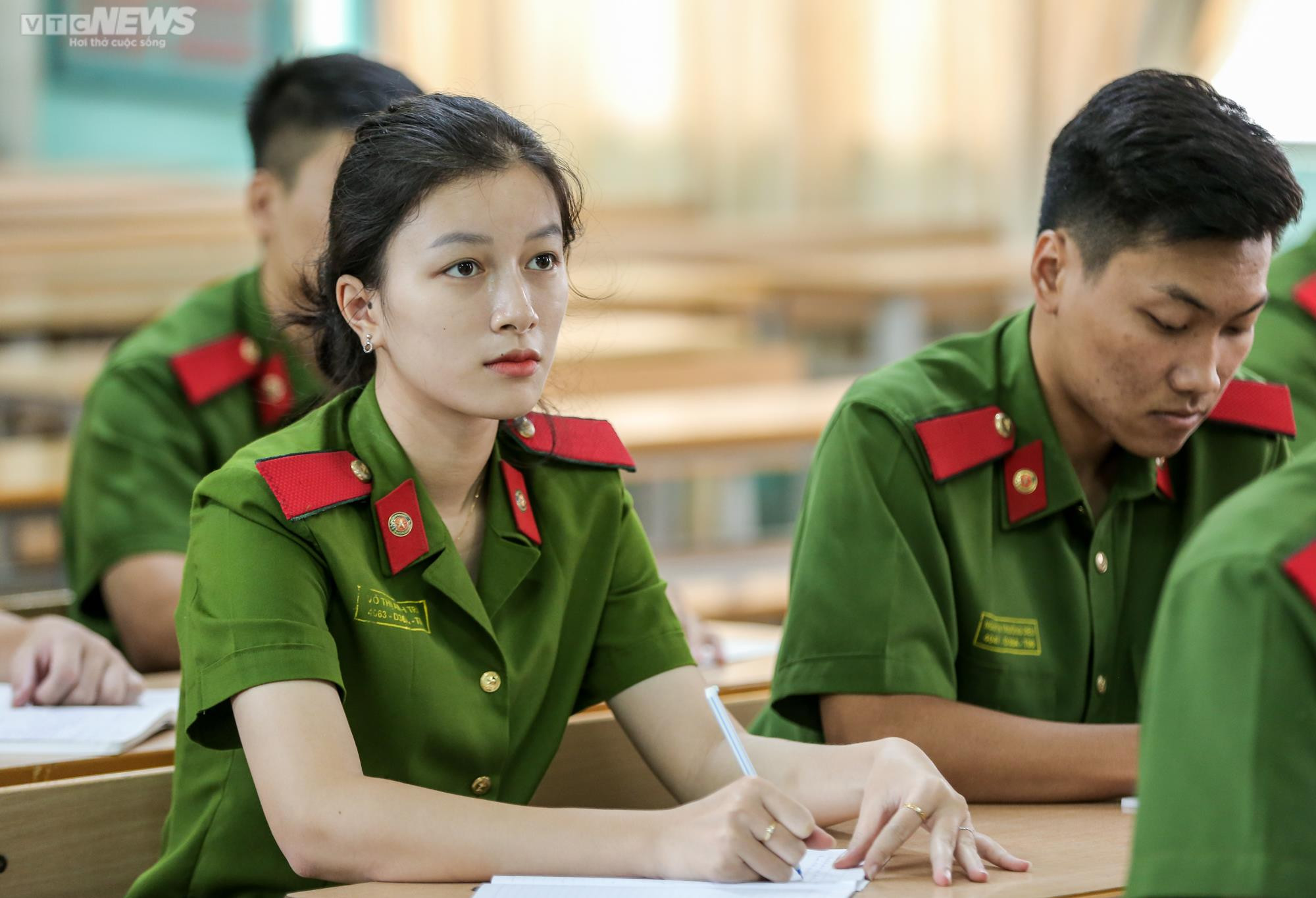 Ảnh: Một ngày tập luyện khắc nghiệt của các chiến sĩ trị 'giặc lửa' - 27