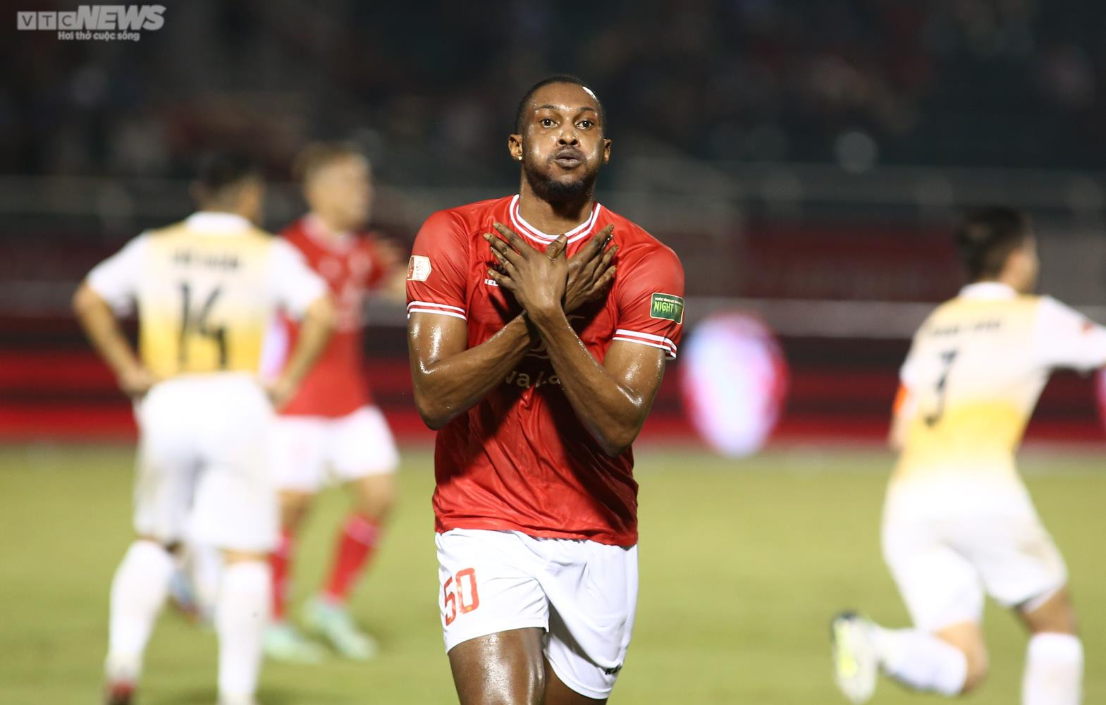 Ngày trở lại đáng quên của HLV Hữu Thắng - 9