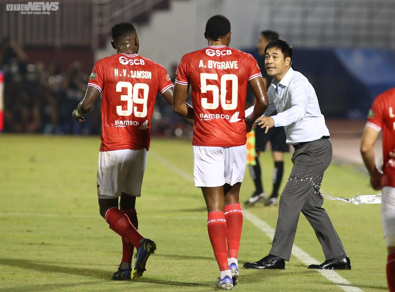 Ngày trở lại đáng quên của HLV Hữu Thắng - 10