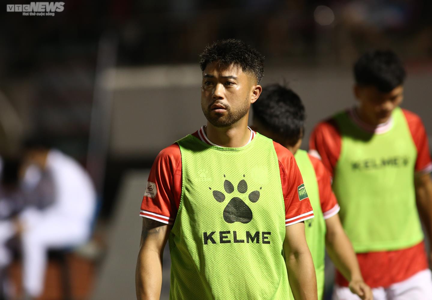 Lee Nguyễn bất lực trong ngày CLB TP.HCM thua ngược - 1