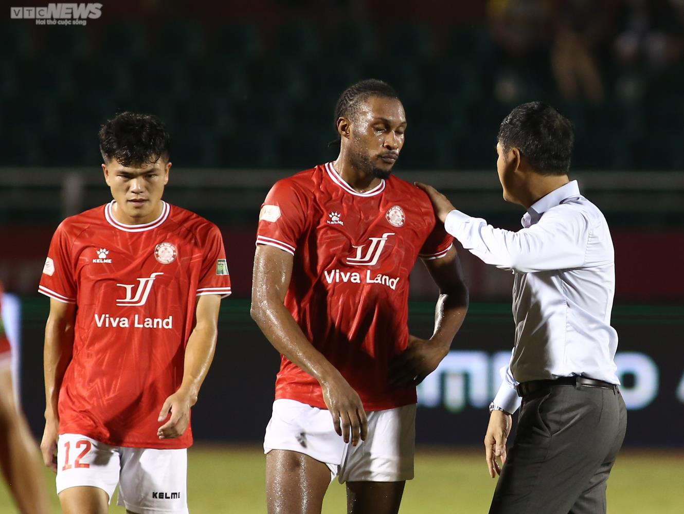 Ngày trở lại đáng quên của HLV Hữu Thắng - 14