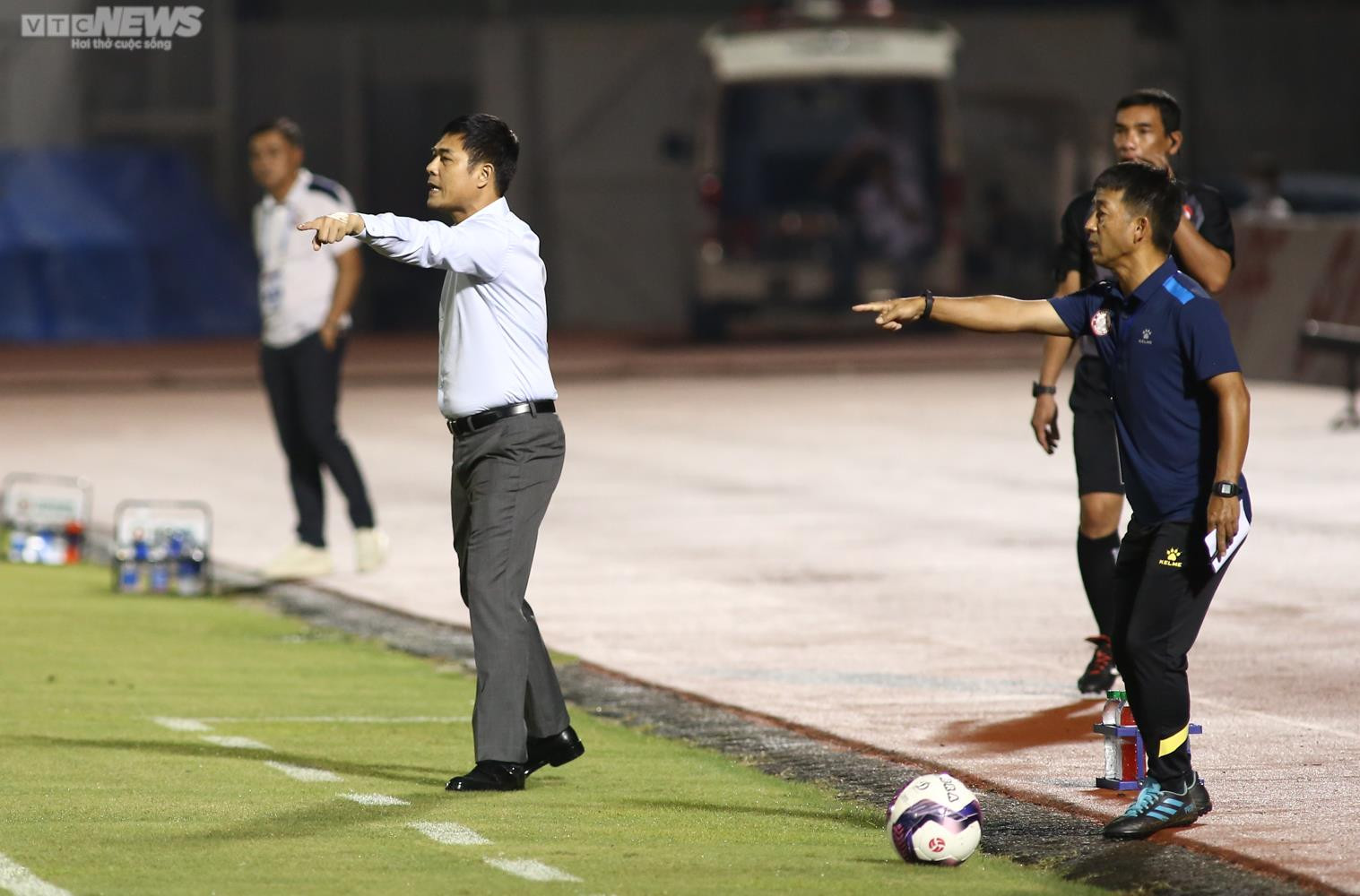 Ngày trở lại đáng quên của HLV Hữu Thắng - 5