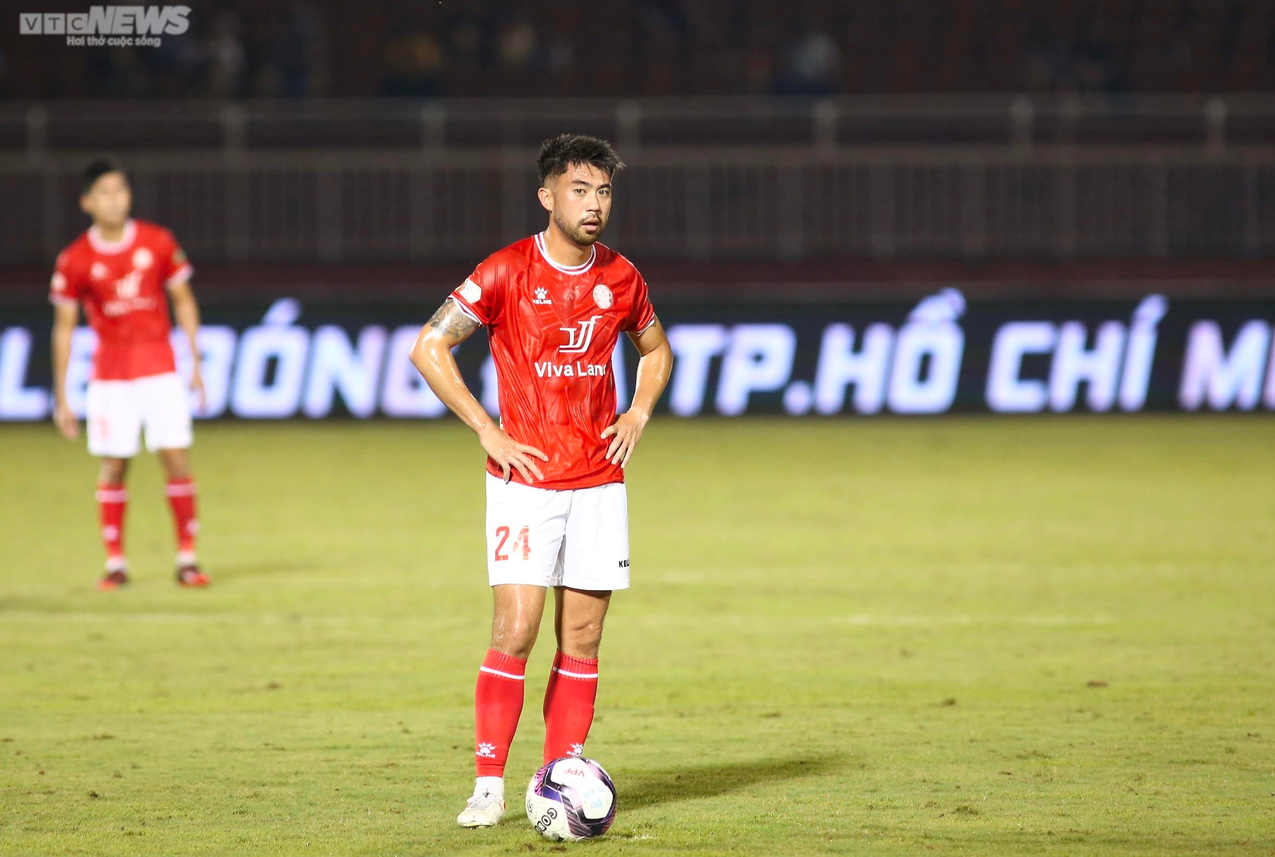 Lee Nguyễn bất lực trong ngày CLB TP.HCM thua ngược - 5