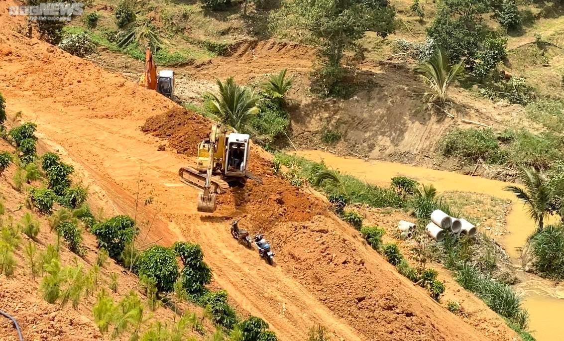 Đồi xanh ở Lâm Đồng lại âm ỉ 'rỉ máu' vì nạn phân lô - 11